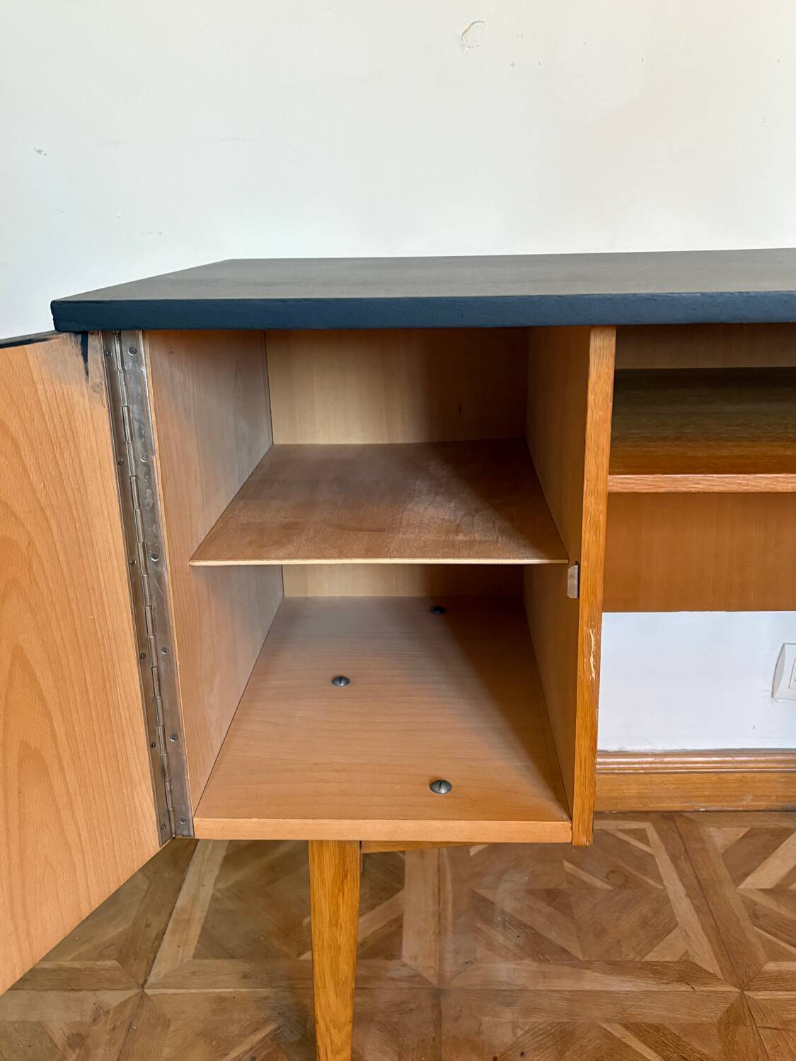 Adult desk with compass feet