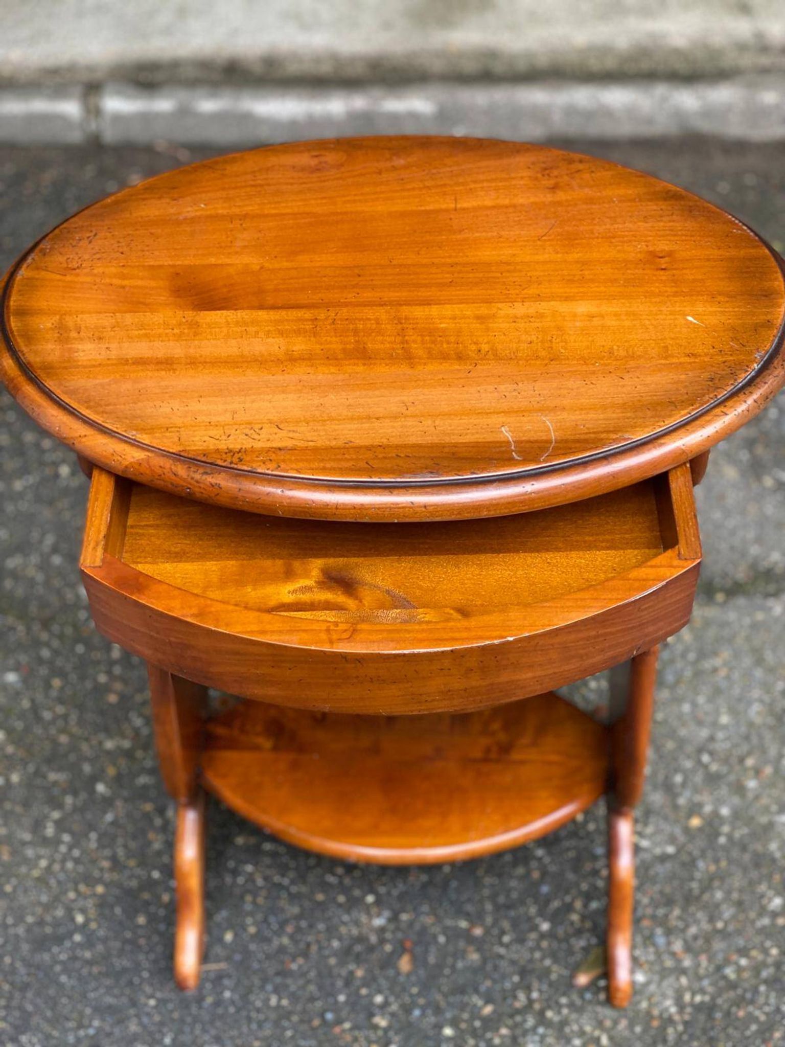 Étagère ovale Louis Philippe en bois massif