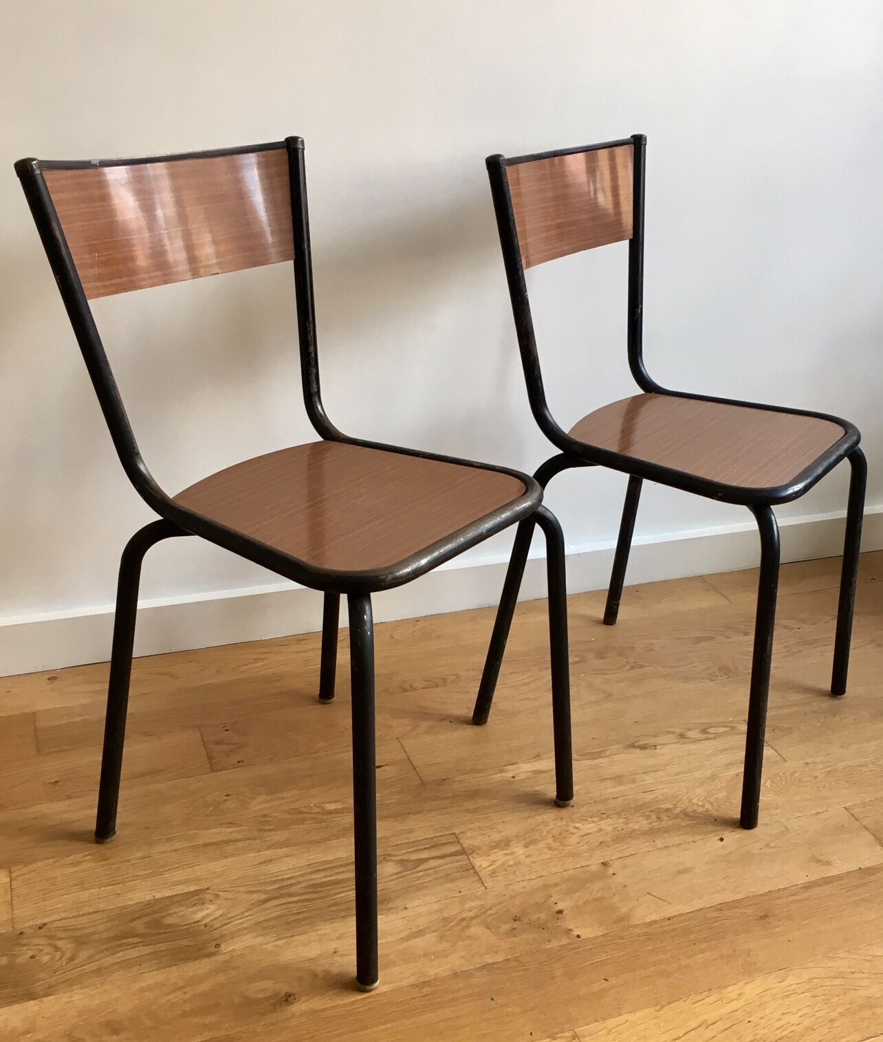 Paire de chaises tubulaire et formica