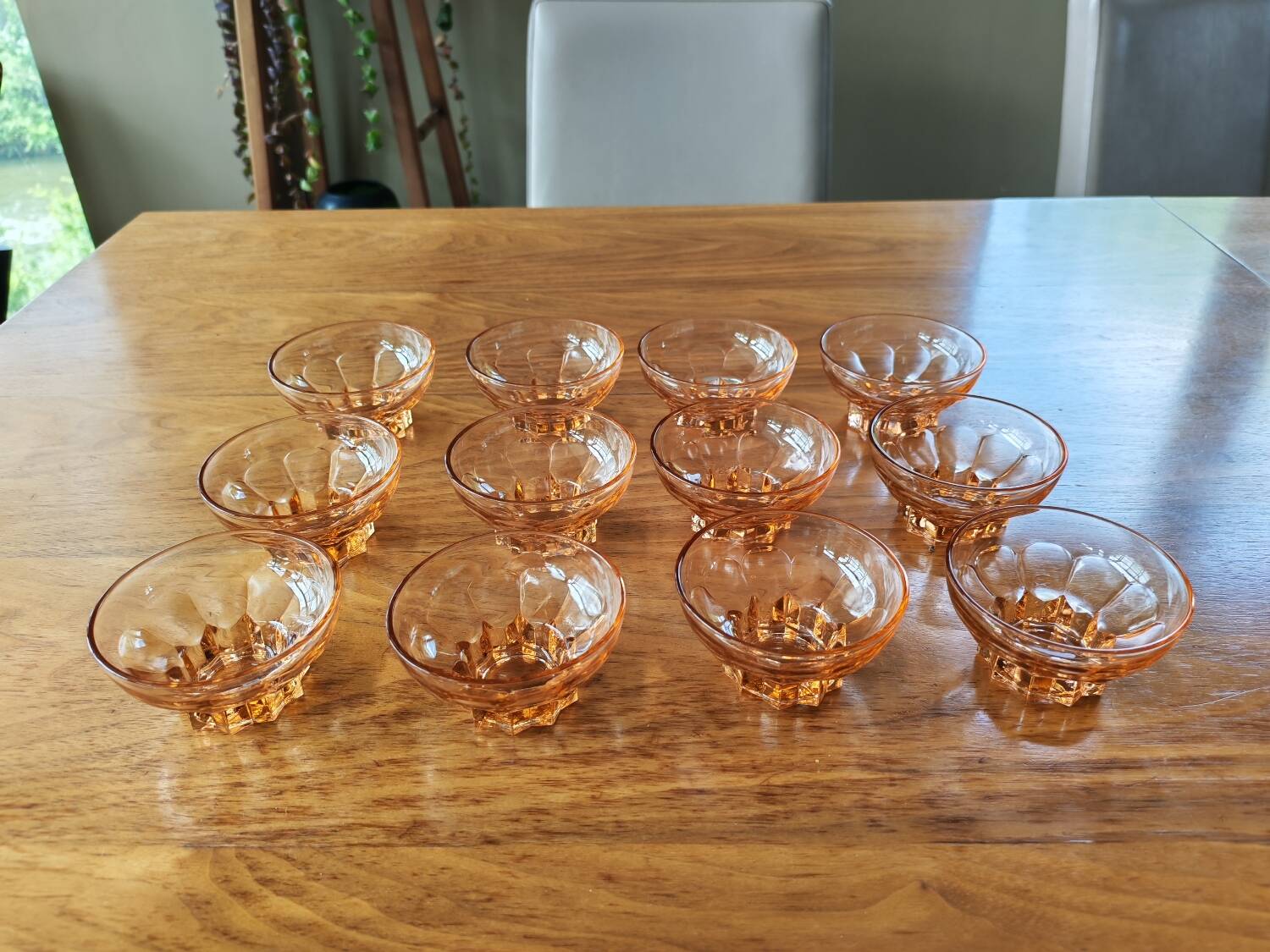 Lot de 12 coupelles art déco en verre