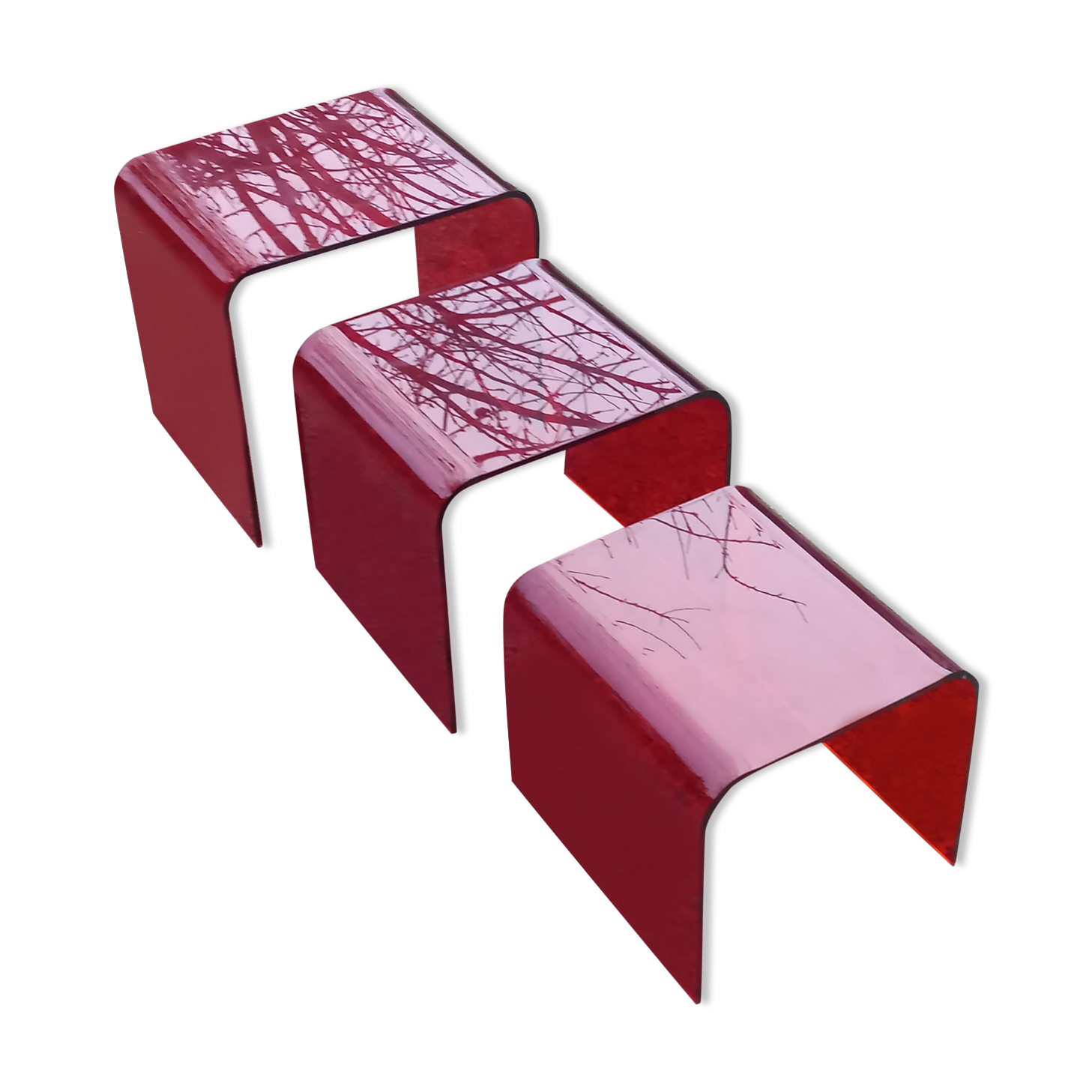 Set of 3 nesting tables in red plexiglass from the 70-80s