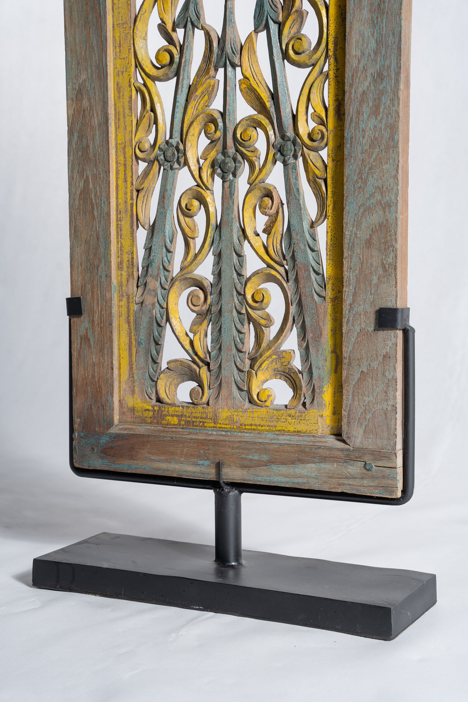 Rectangular Indonesian construction element with blue and yellow plant in carved wood