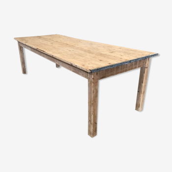 Table à manger en bois délavé