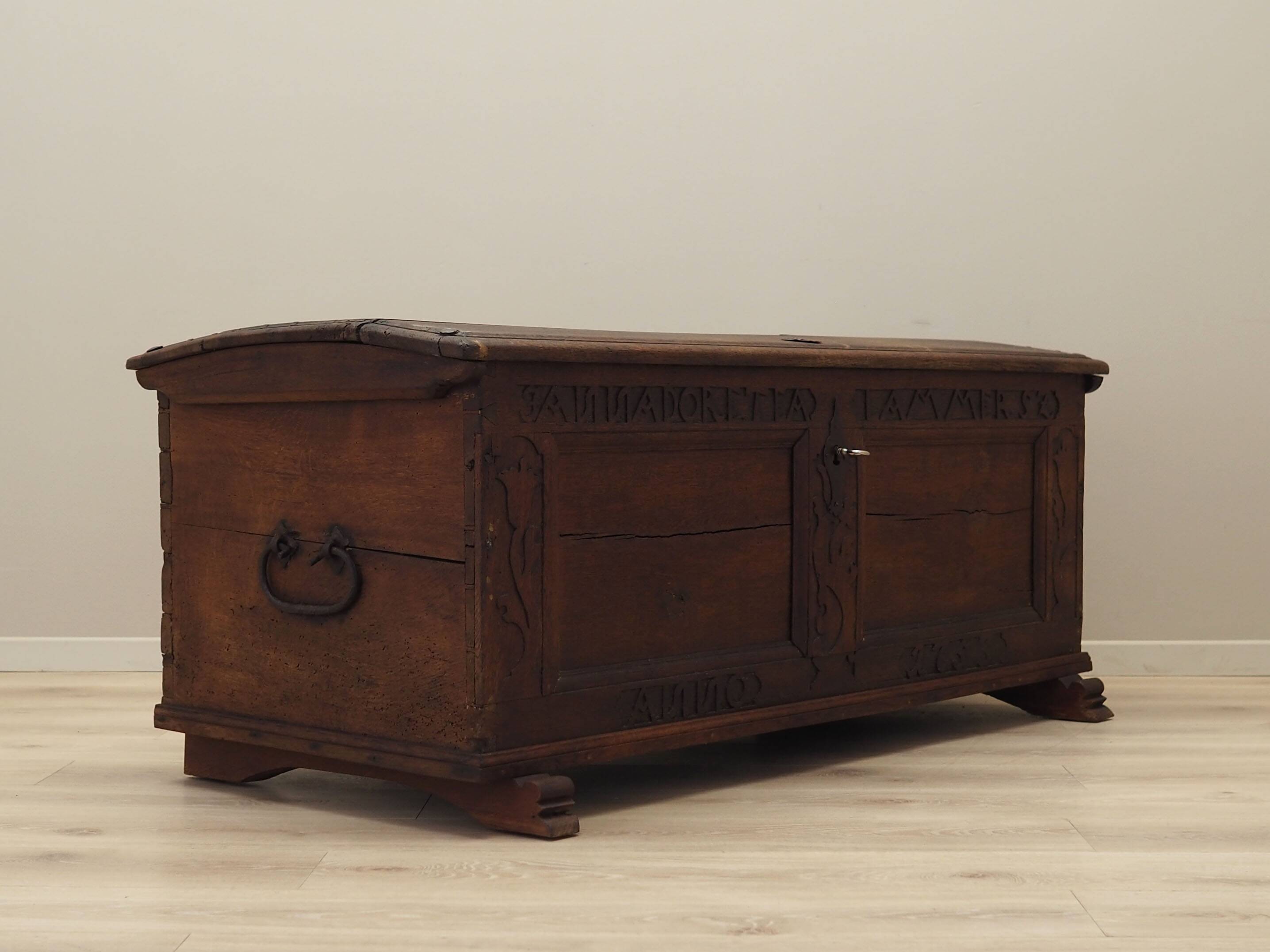 Oak chest, Scandinavian design, 18th century