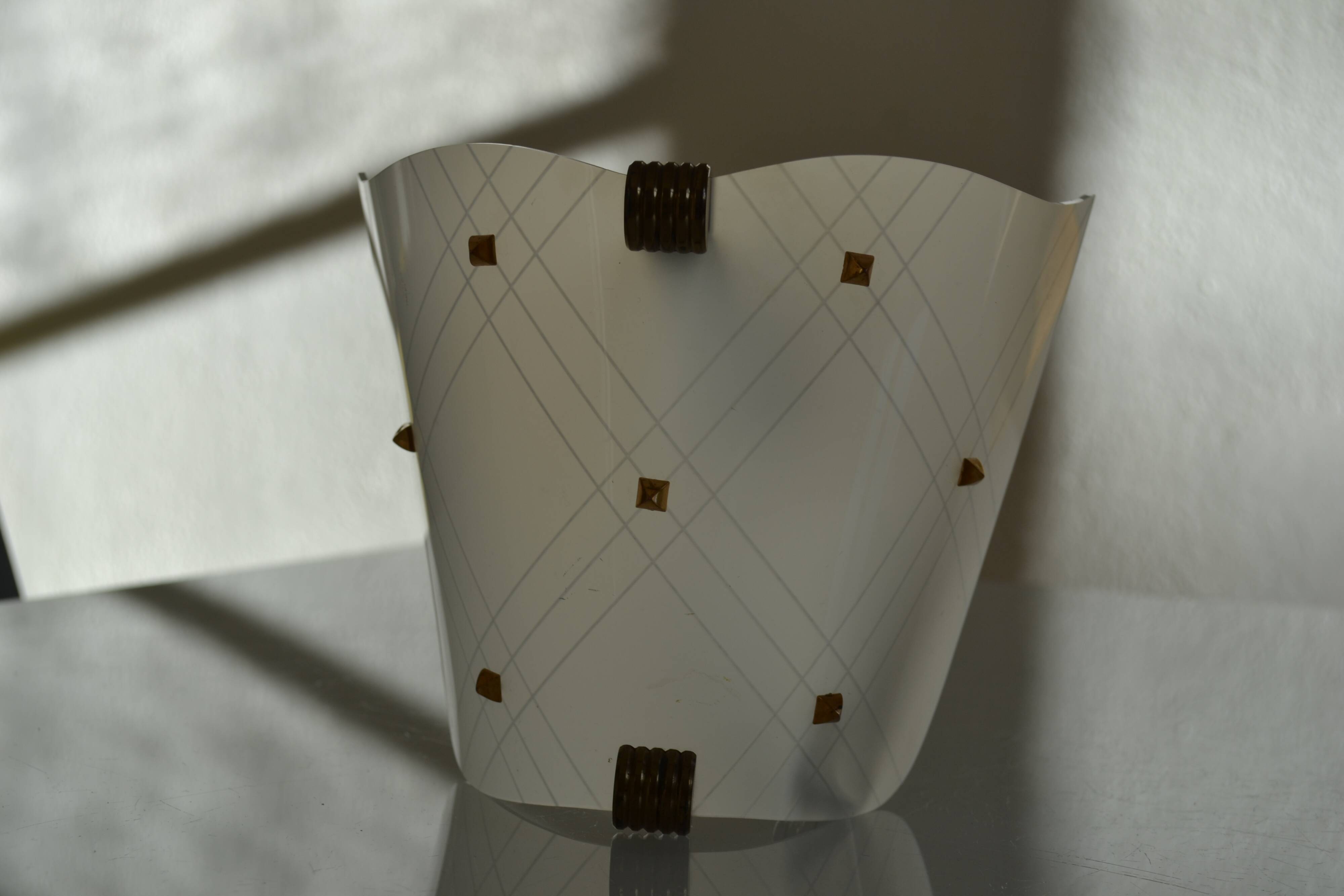 Vintage 1950 wall light in perspex and brass