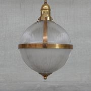 Suspension en laiton et en verre de style holophane du milieu du siècle