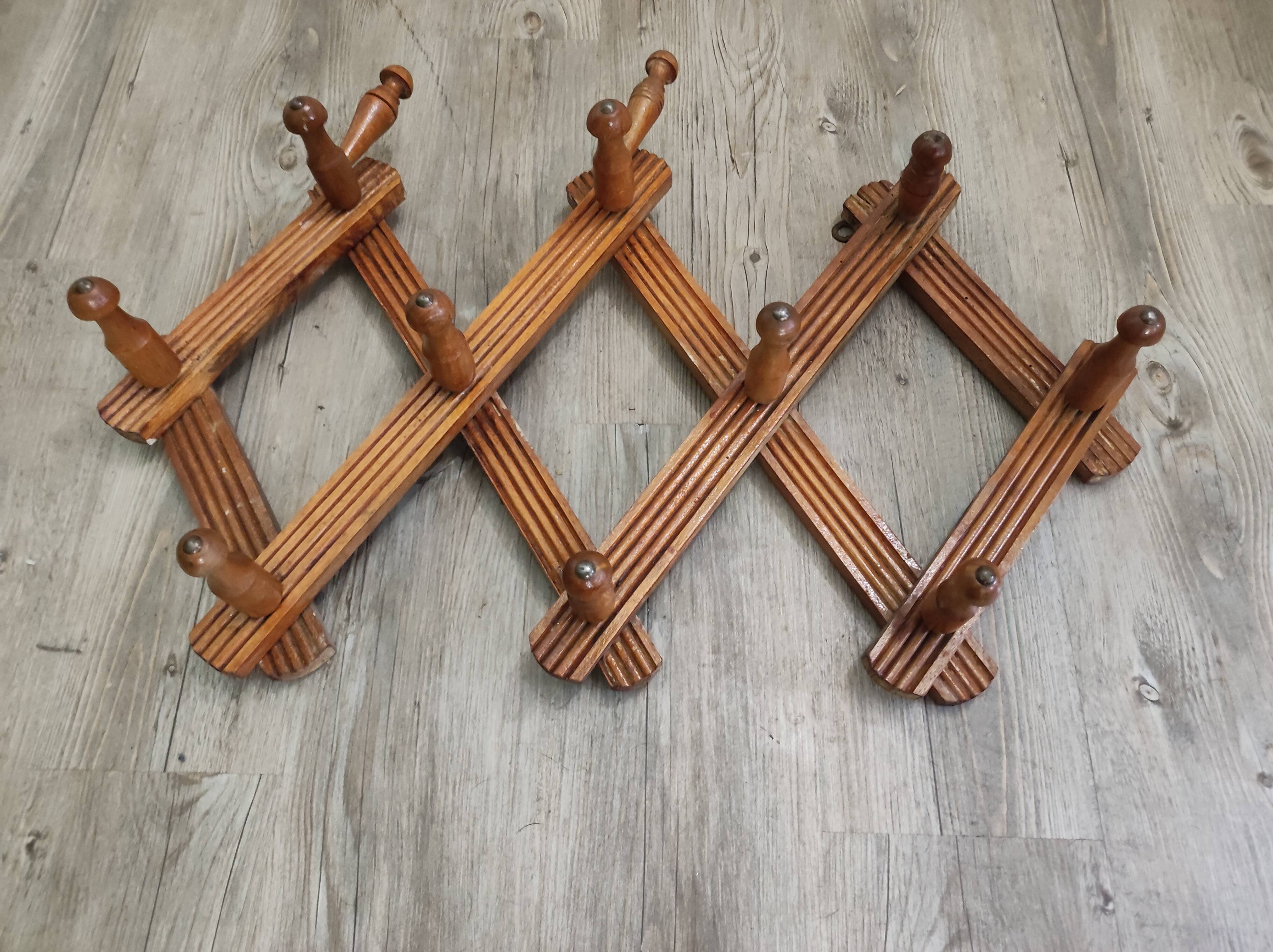 Wall-mounted cloakroom coat racks hooks wood extendable accordion