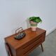 Ensemble en teck danois avec commode AP Mobler et miroir vintage.
