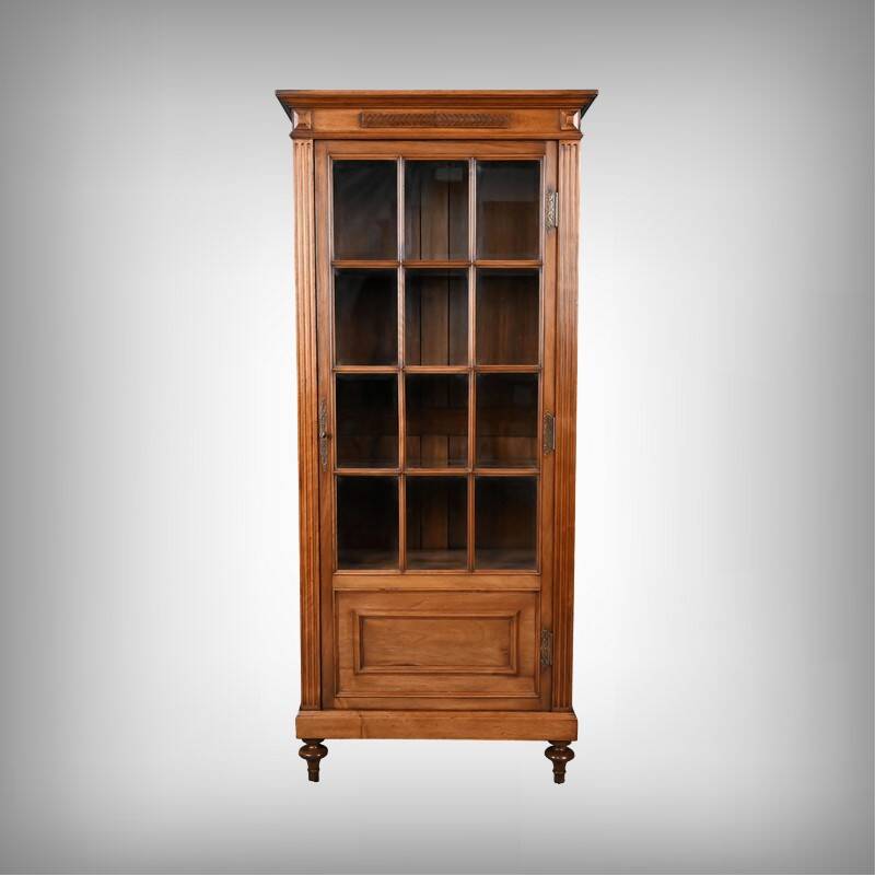 Vitrine en Noyer, style Louis XVI – Début XXe