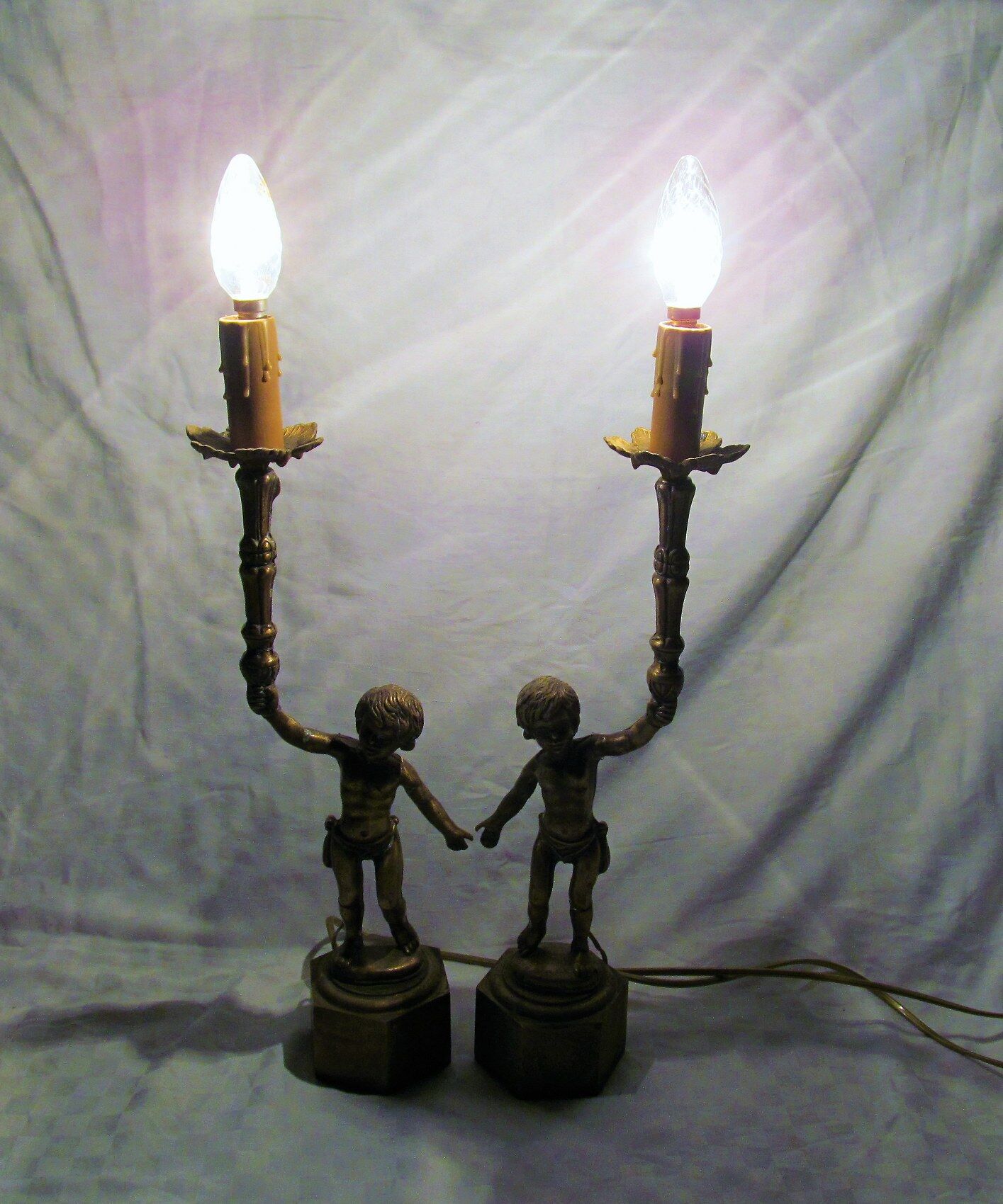 Paire de lampes en bronze