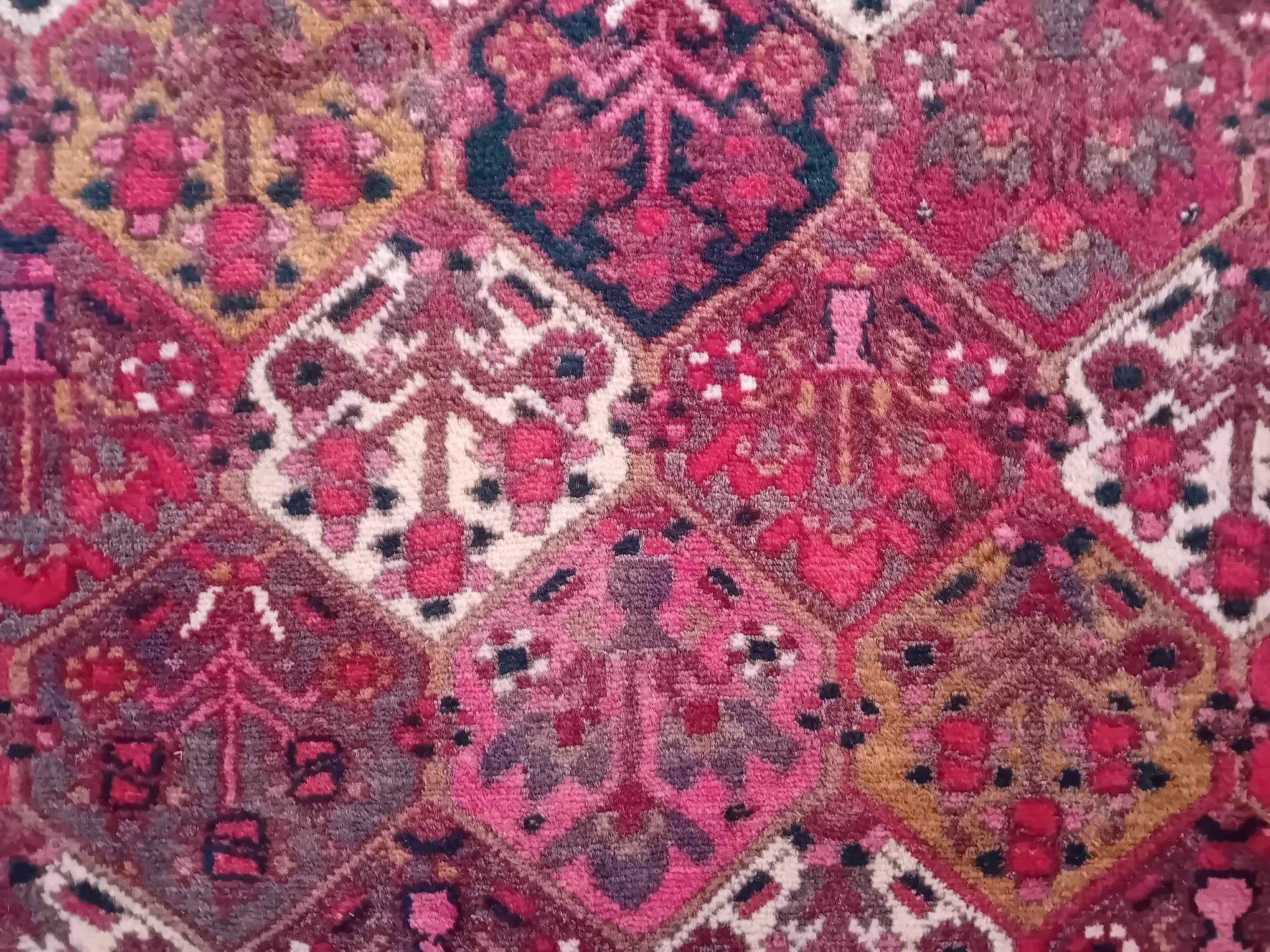 Handmade Persian Bachtiar Rug 295x204cm