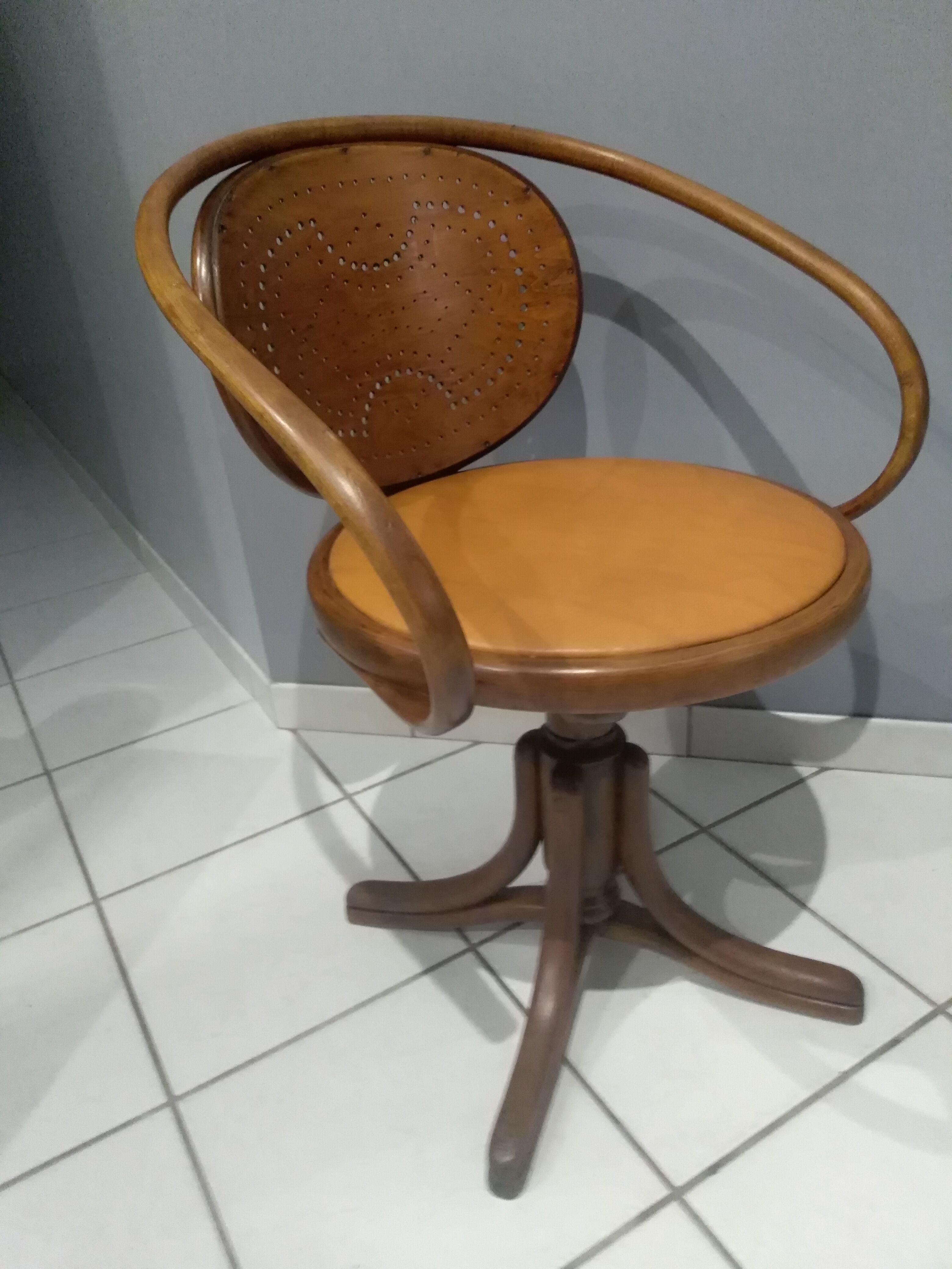 Fauteuil de bureau pivotant Thonet début XXeme