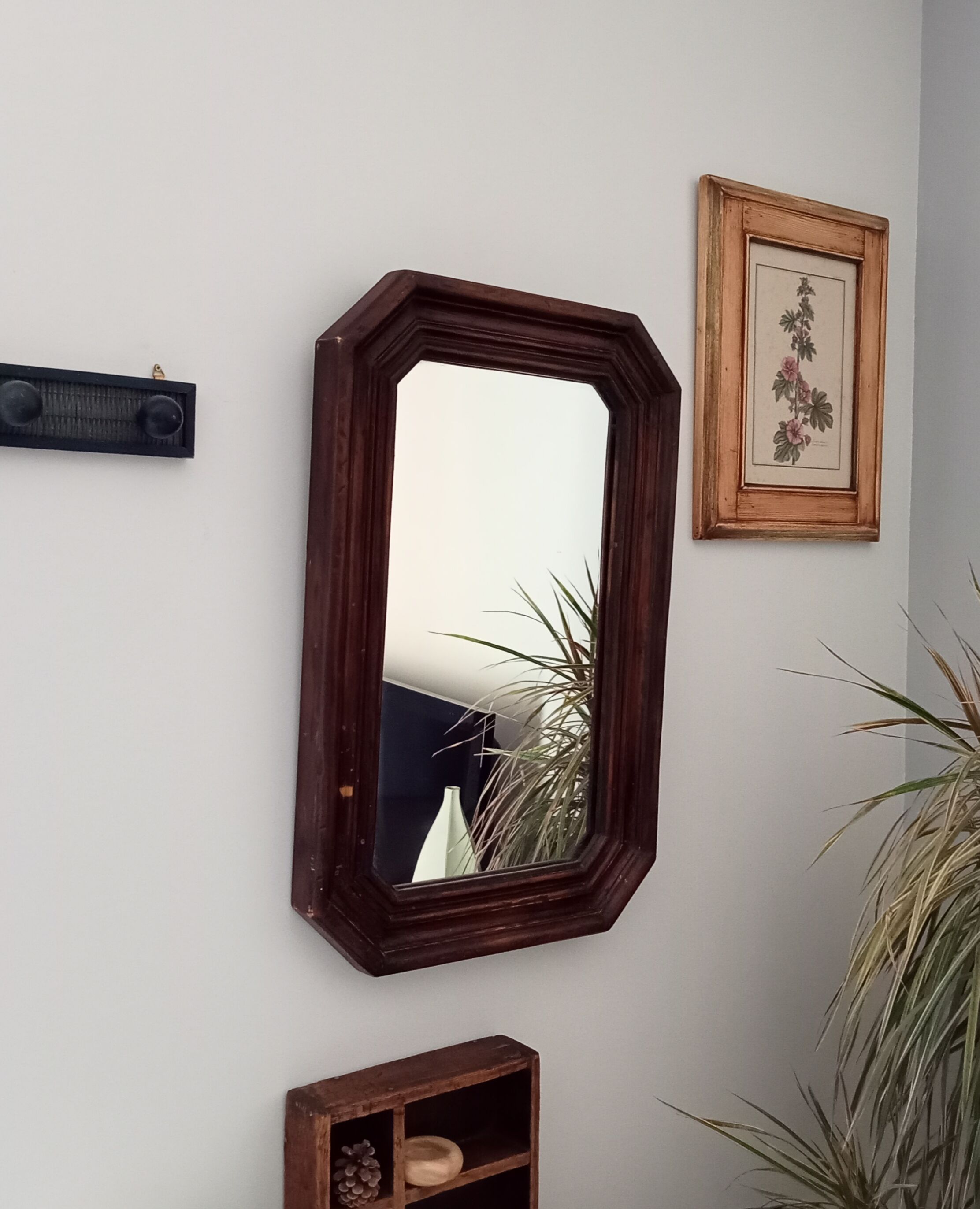 Octagonal mirror 73x48cm