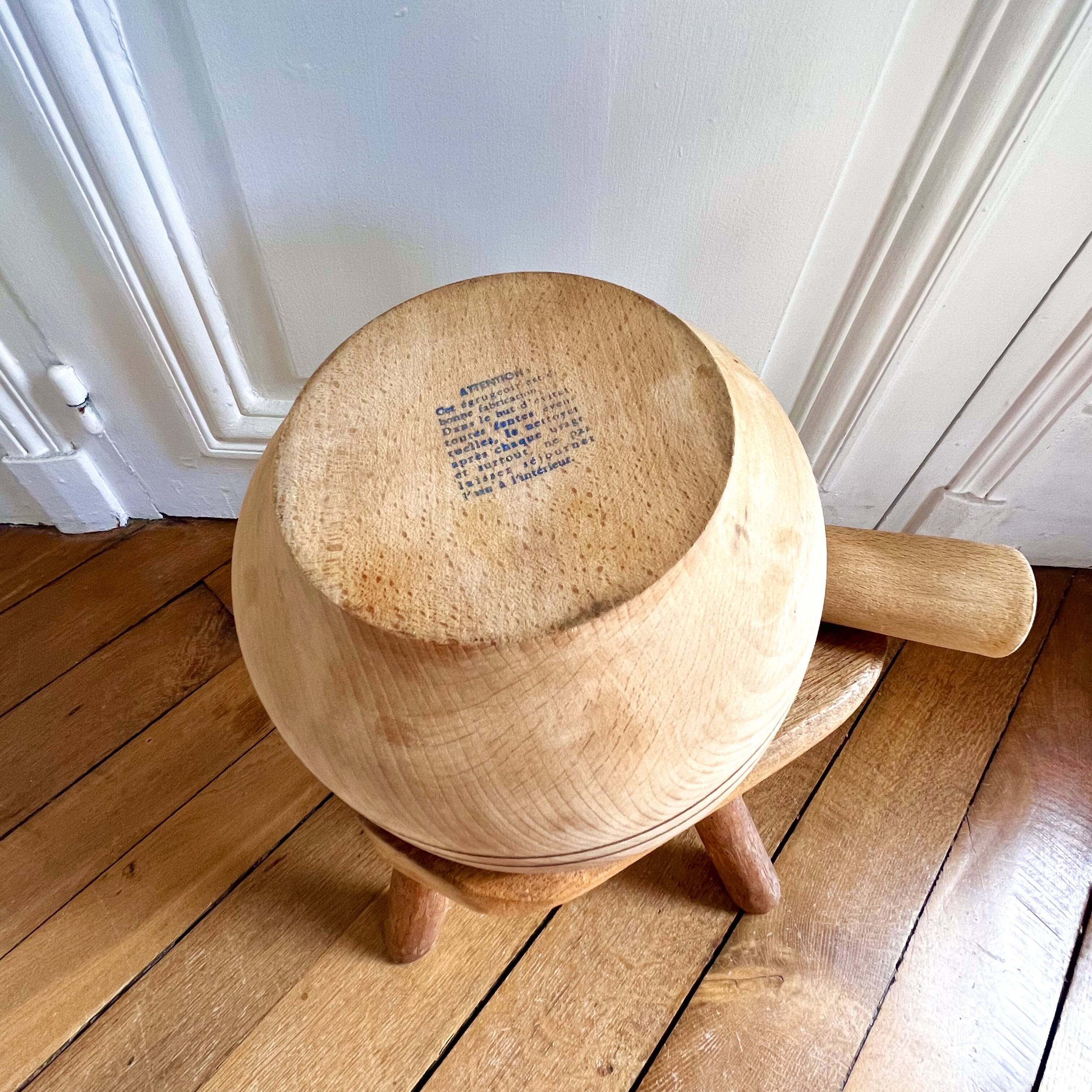Mortier et pilon en bois vintage