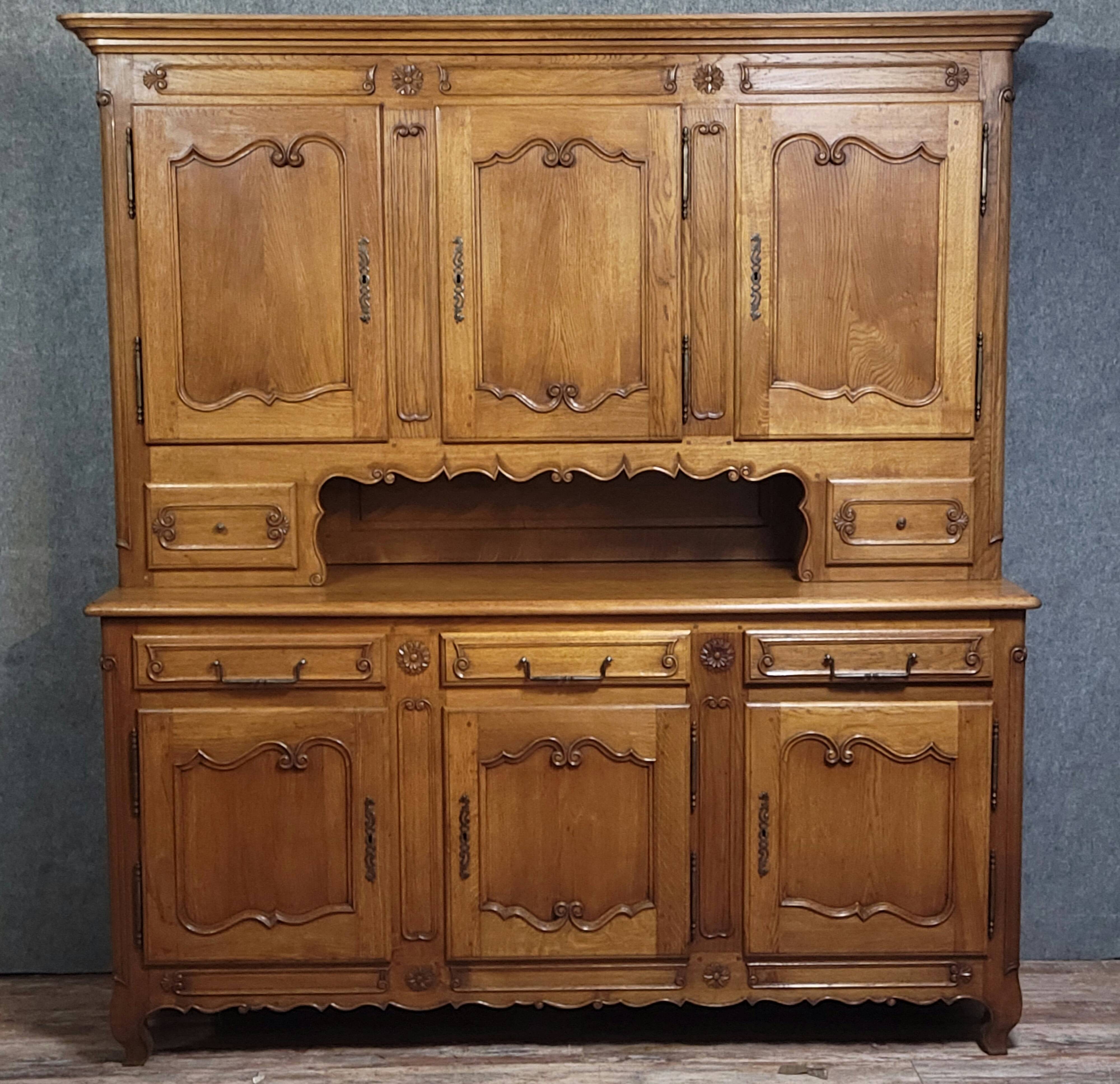 Important two-body buffet in Louis XV style made of solid ash.