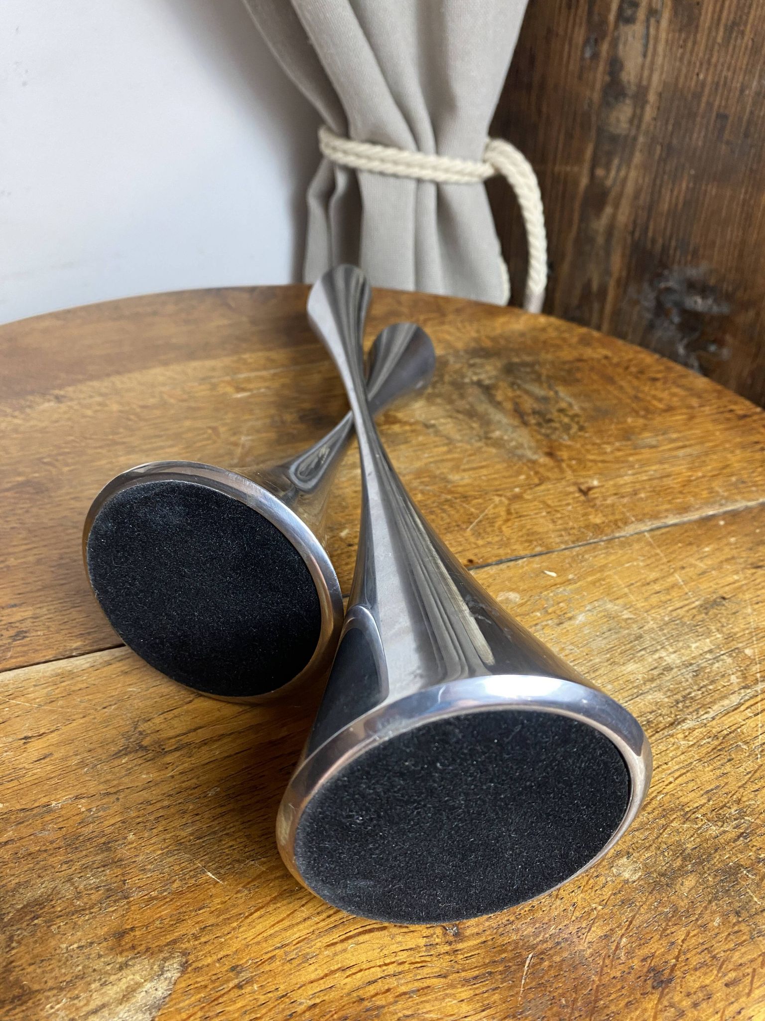 Paire de bougeoirs design en acier inoxydable