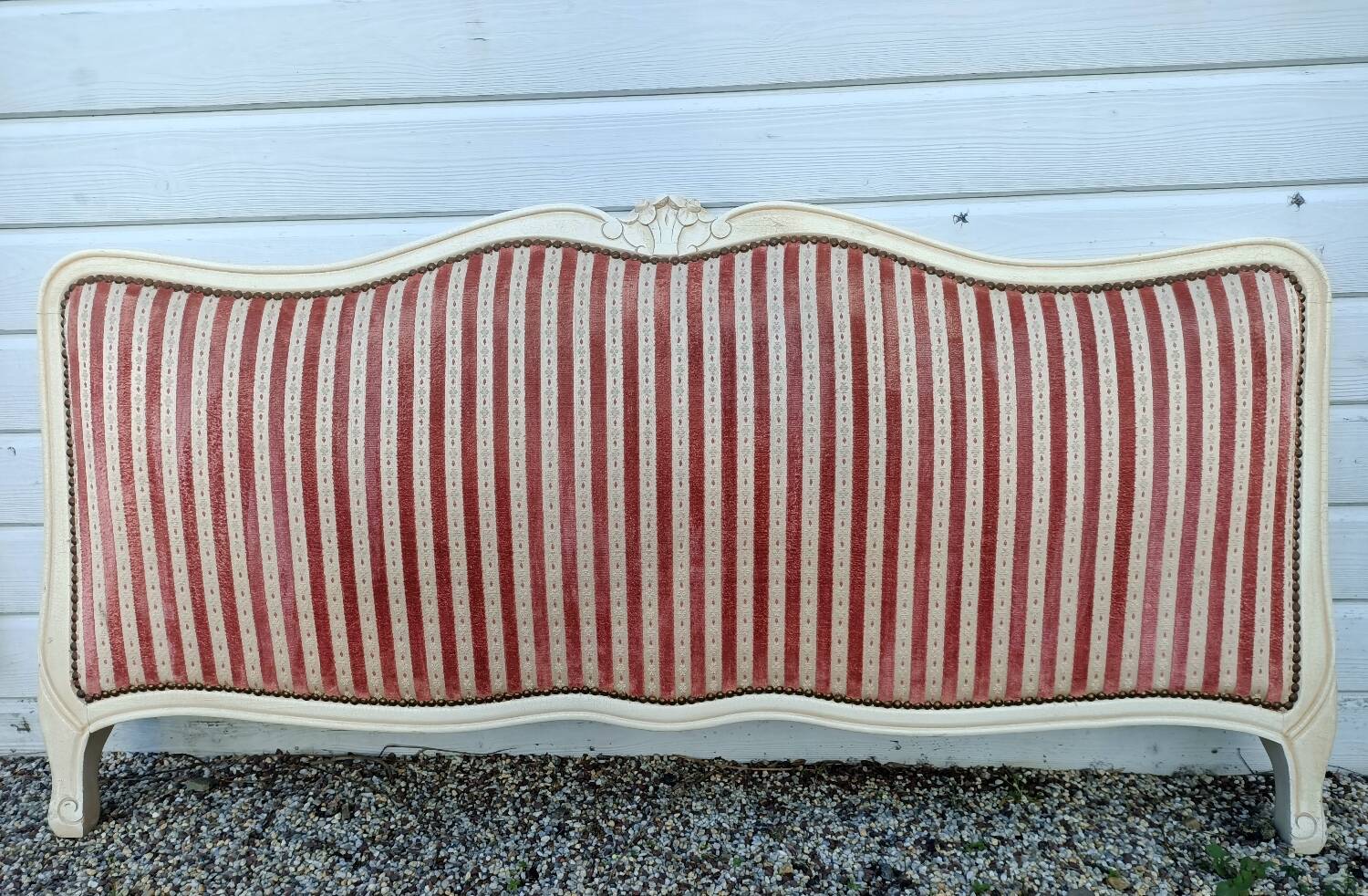 Upholstered bed