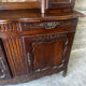 Buffet deux corps ancien en chêne sculpté – Style Louis XV – Vaisselie