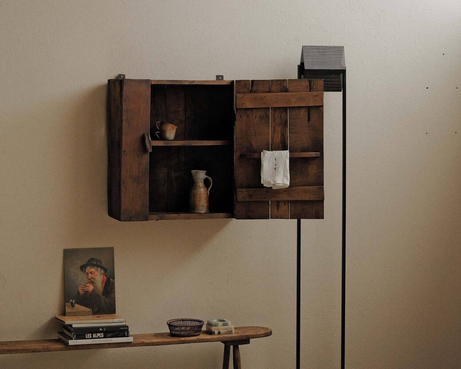 Mountain wall cabinet in solid pine, Folk Art, around 1900
