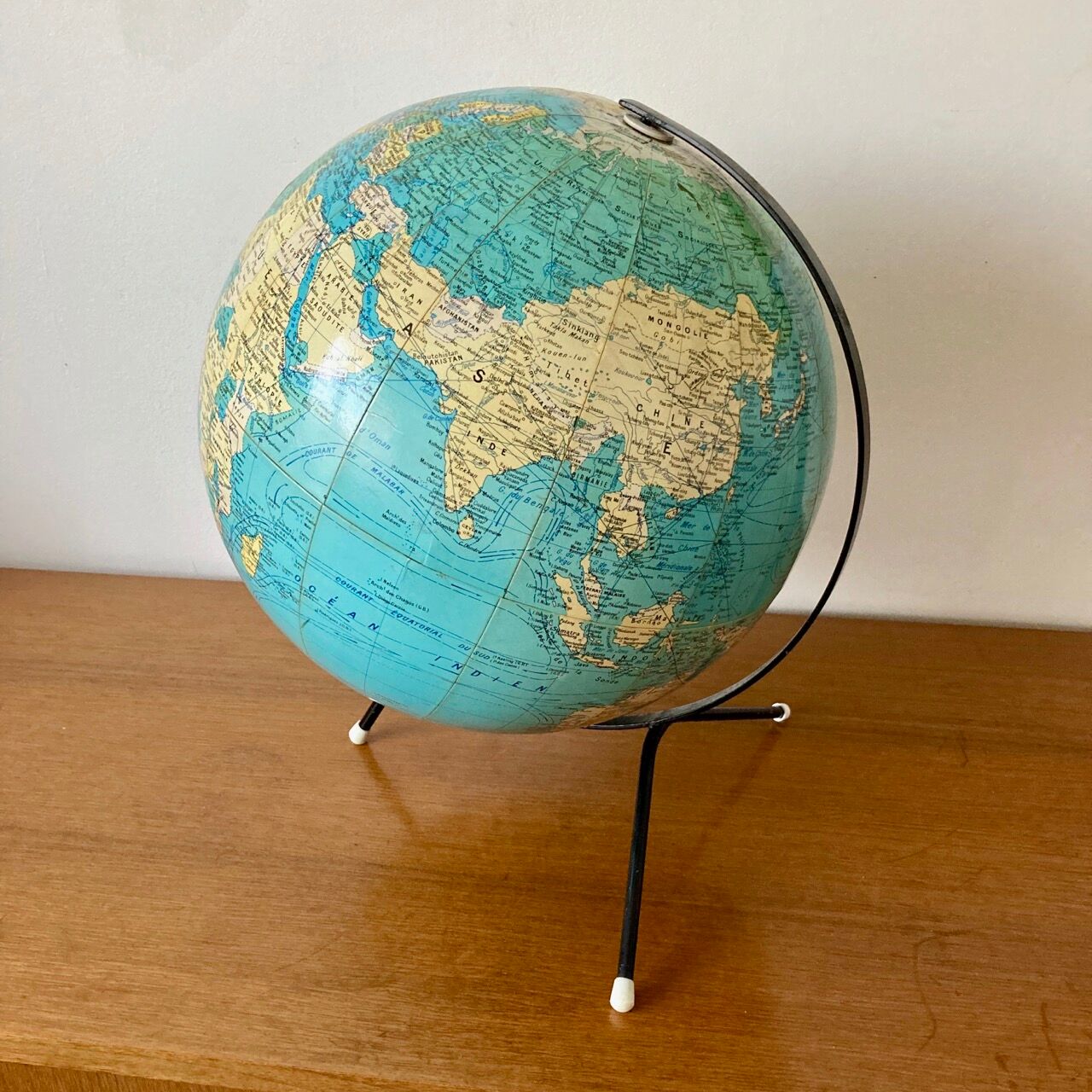Girard and Barrère terrestrial globe