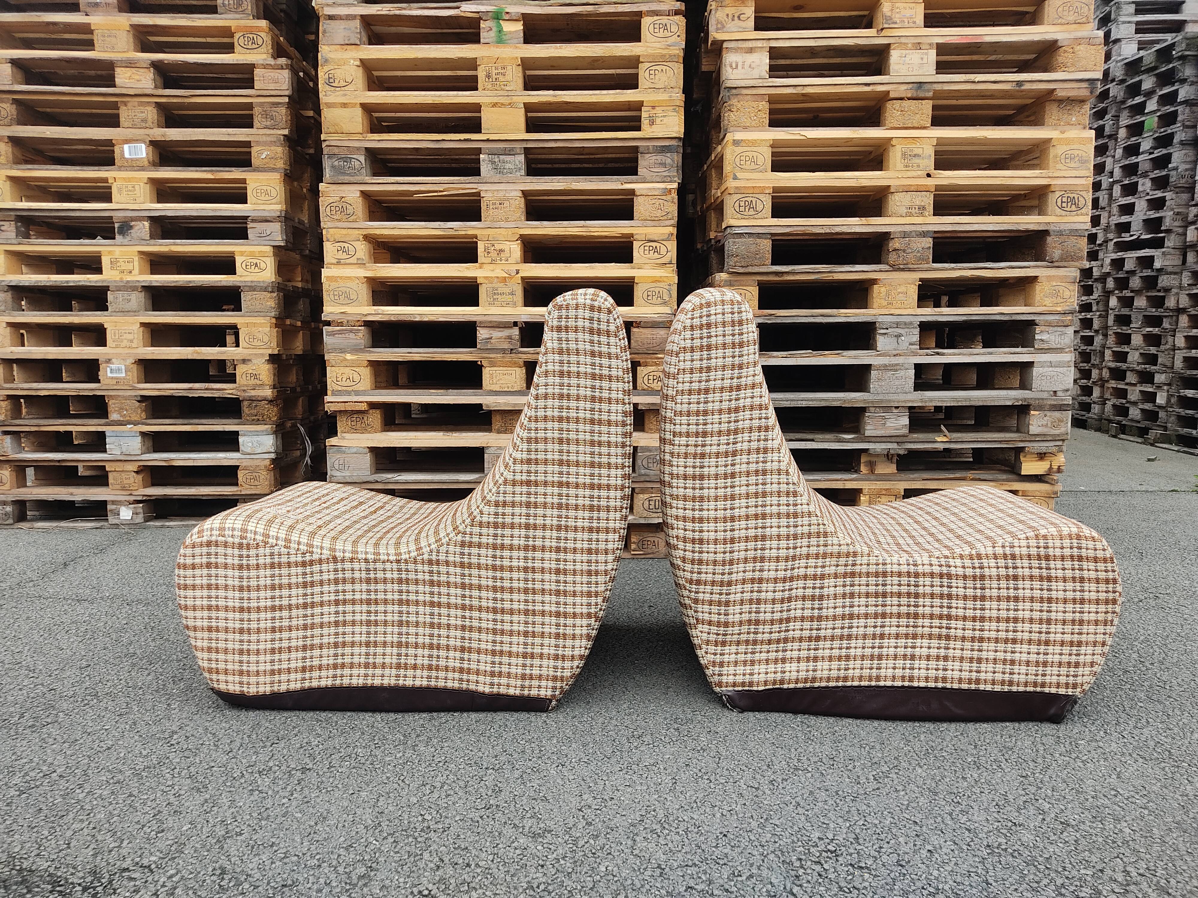 Paire de chauffeuses vintage