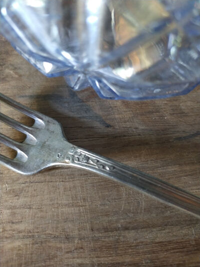 8 silver metal forks