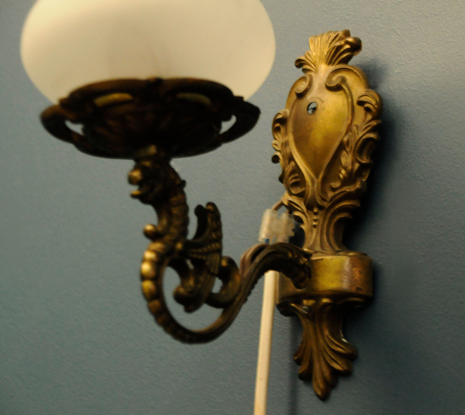 Art Deco wall lamp, brass and glass