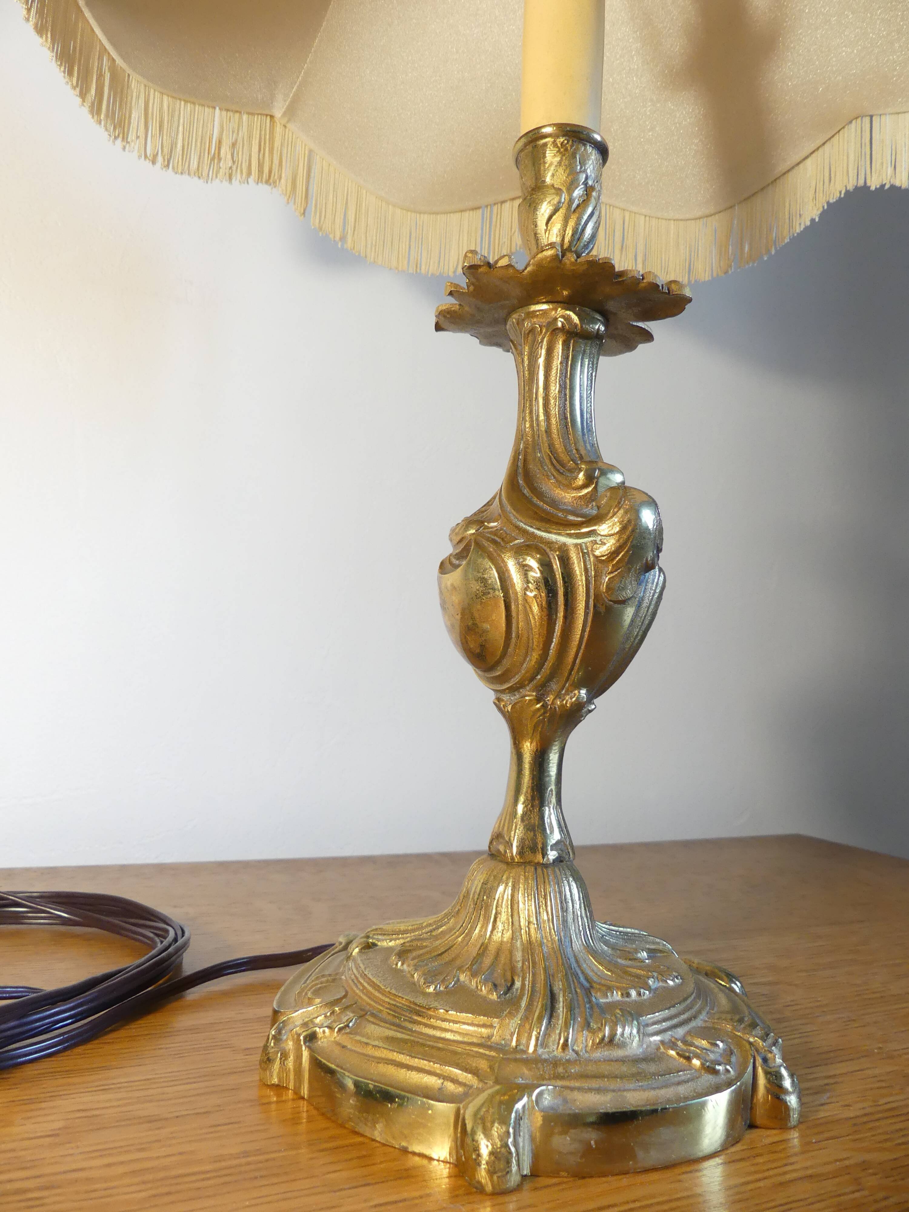 Candlelight lamp 1950's Bronze and pagoda lampshade