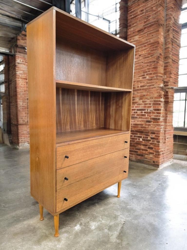 Vintage cabinet / display cabinet / bookcase