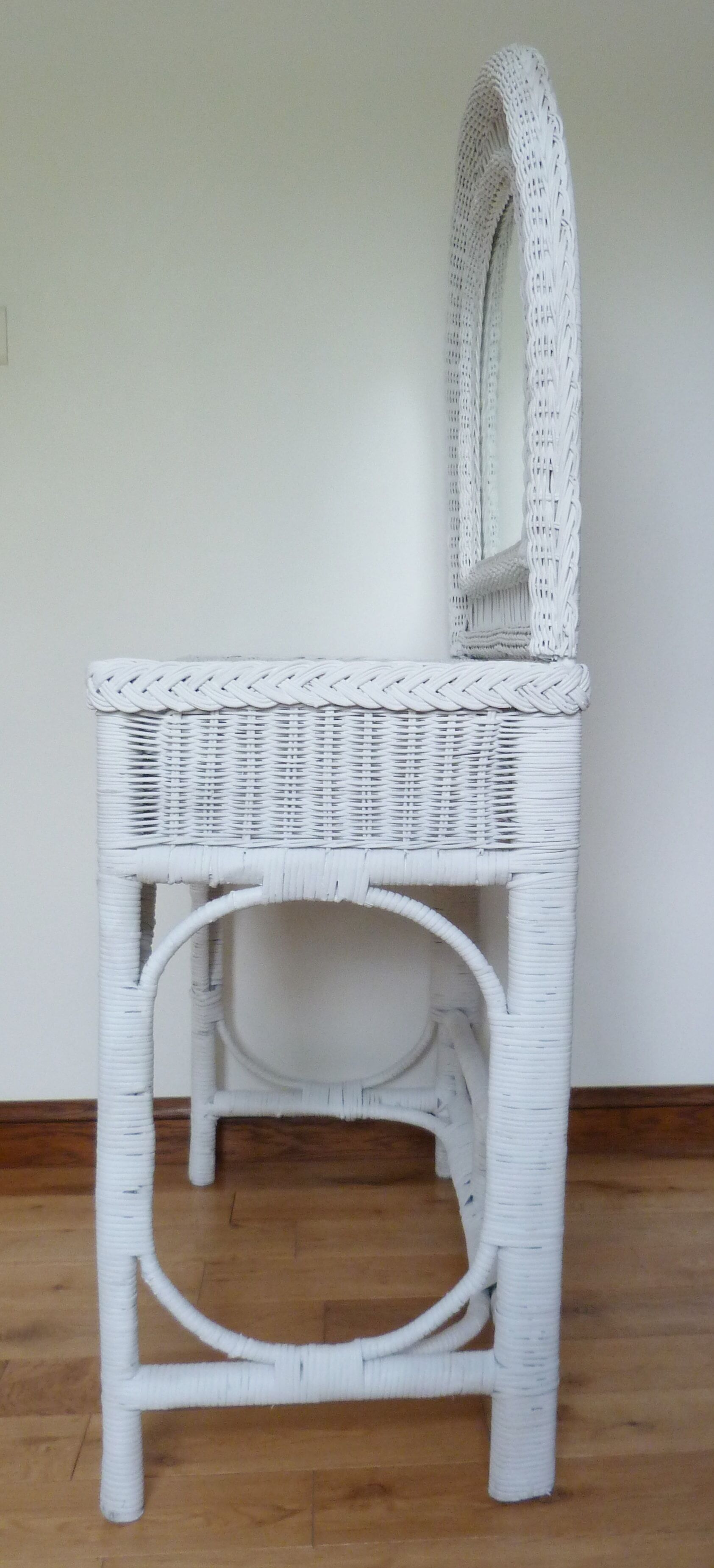 Coiffeuse en rotin blanc