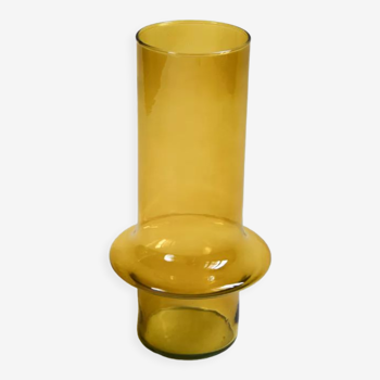 Vase jaune en verre
