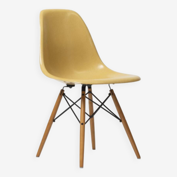 Eames DSW dining chair by Herman Miller, USA, 1972