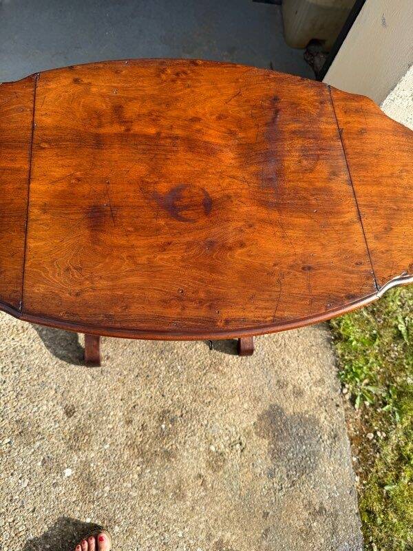 Antique bouillotte table with a foldable top, Louis-Philippe style.