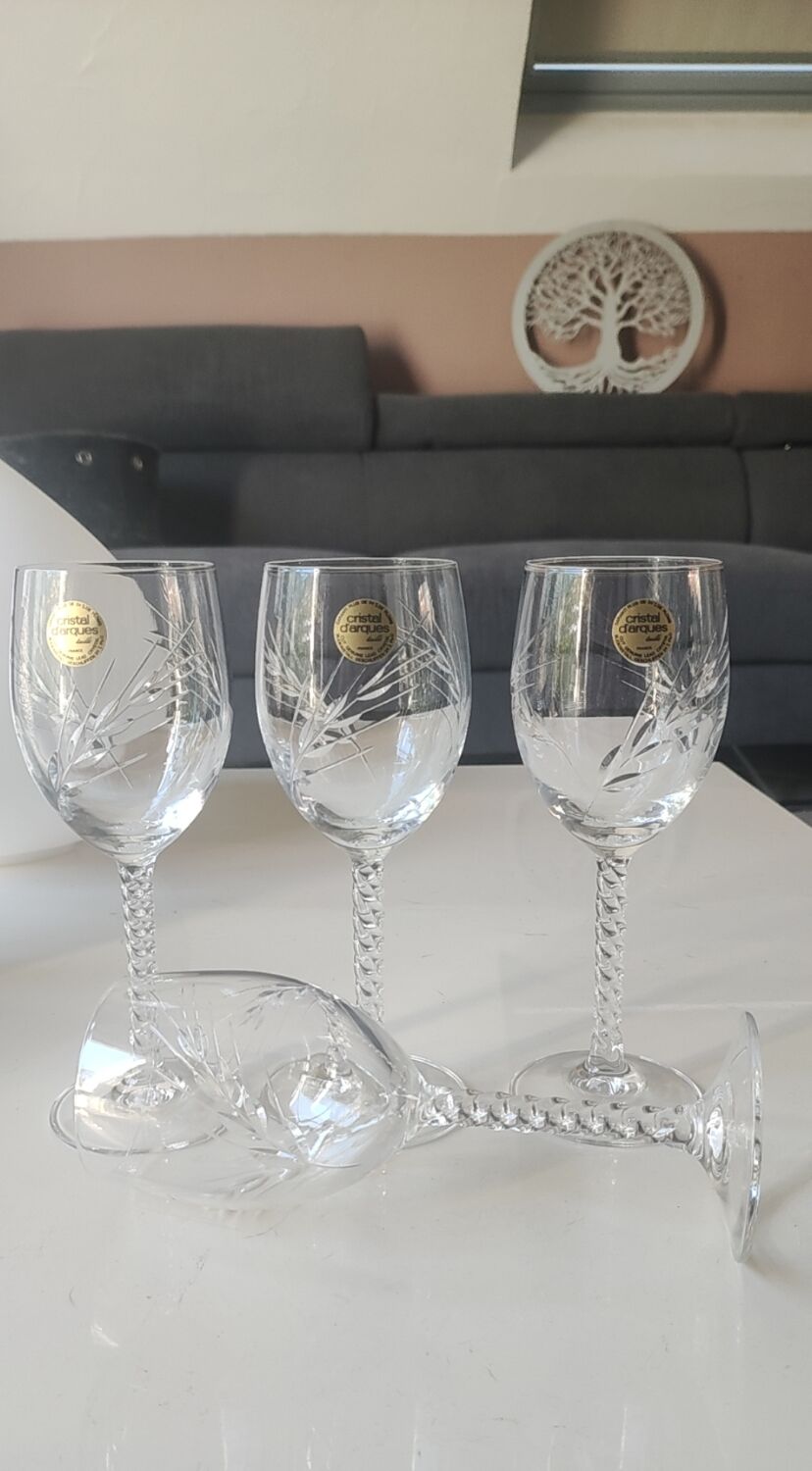 Lot of 4 large red wine glasses. Fleury cut Epi/Crystal Arques 24.5cl