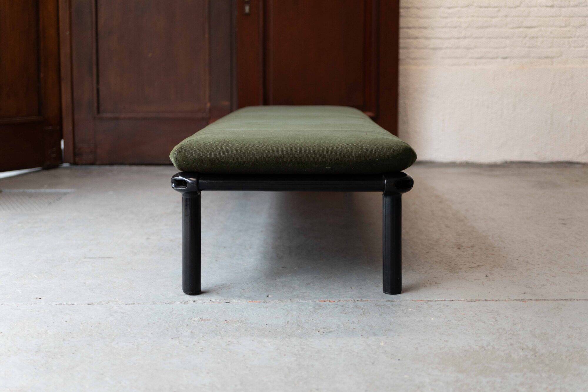 Daybed by Bruce Hannah & Andrew Morrison