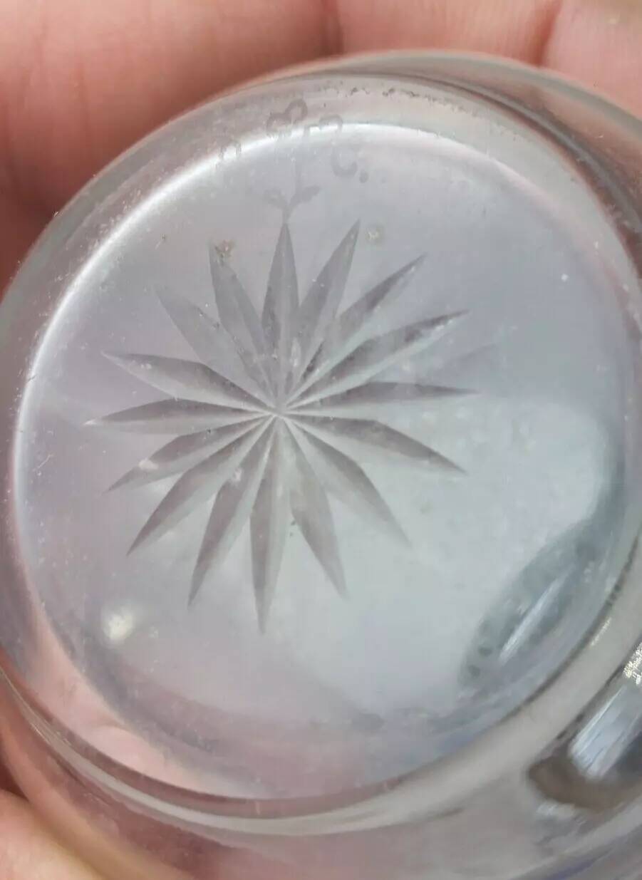 Antique table powder shaker, in engraved glass and solid silver, X