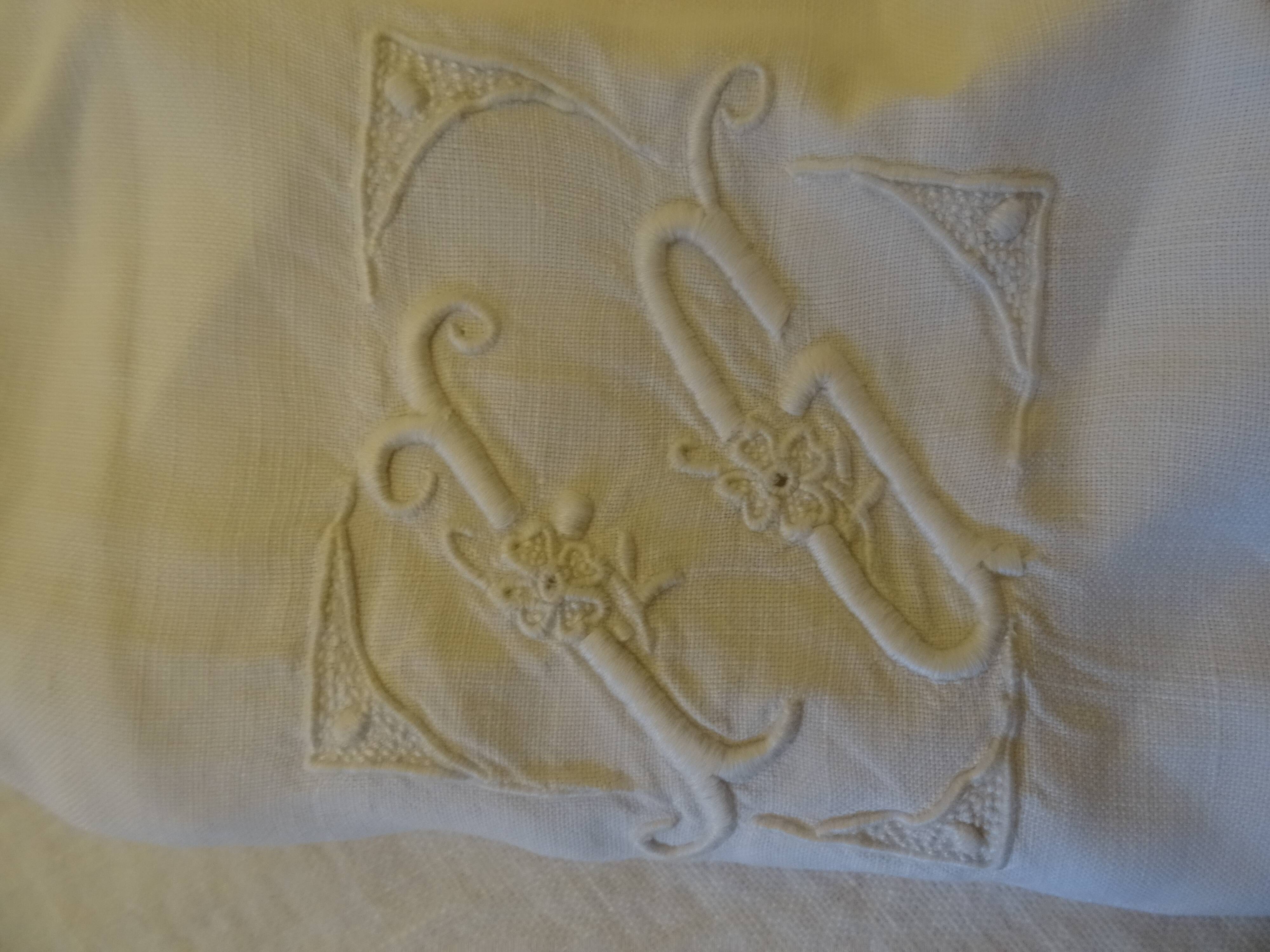 Pillowcase in linen monogrammed IG