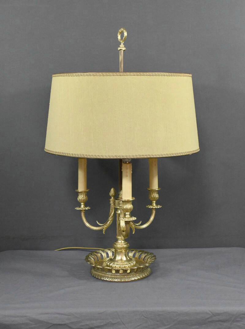 Large Bouillotte Lamp in Gilt Bronze, Louis XVI style – first half of the 20th century