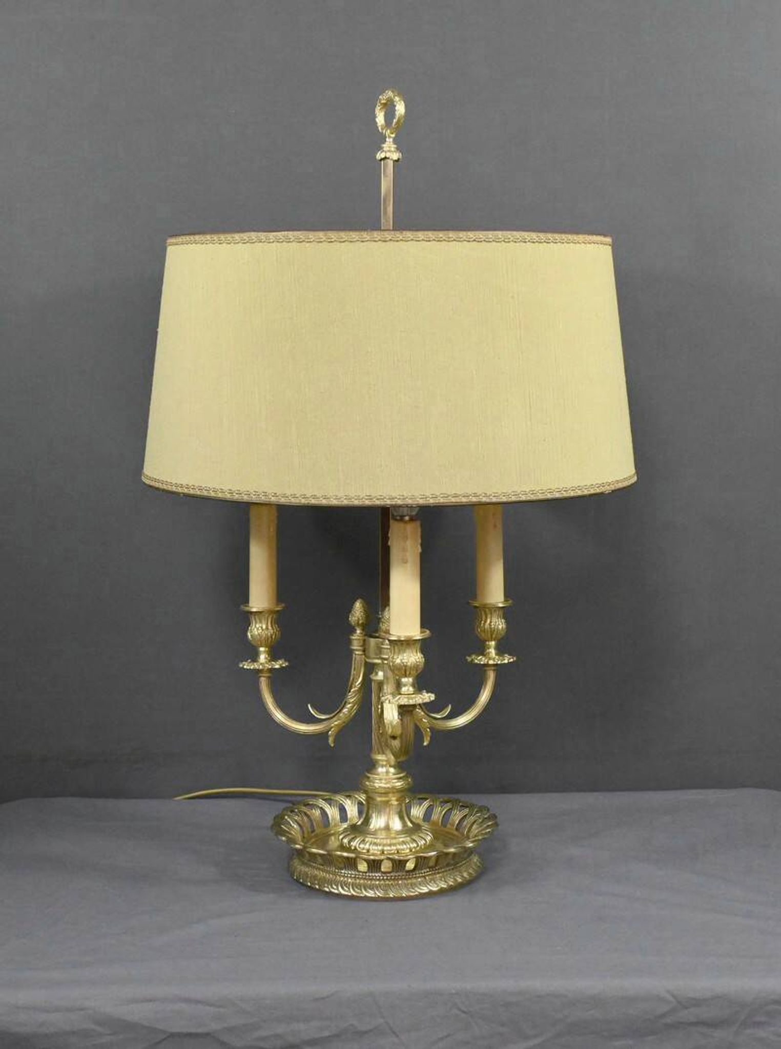 Large Bouillotte Lamp in Gilt Bronze, Louis XVI style – first half of the 20th century