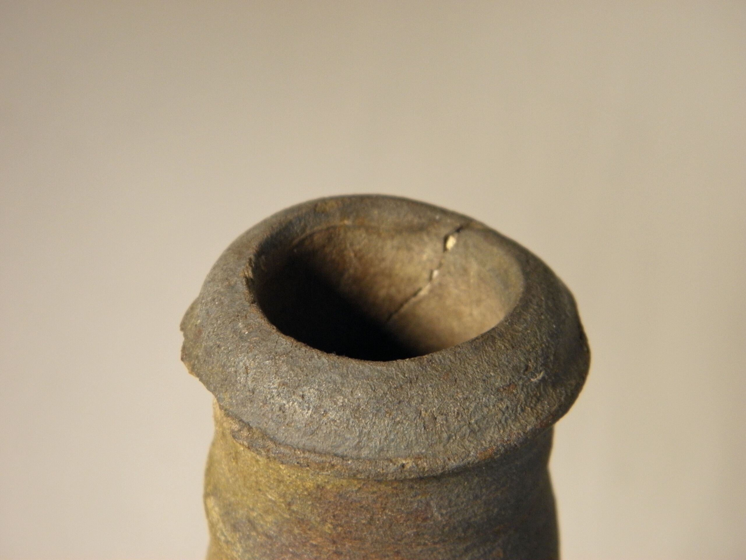 Lot de trois bouteilles en grès