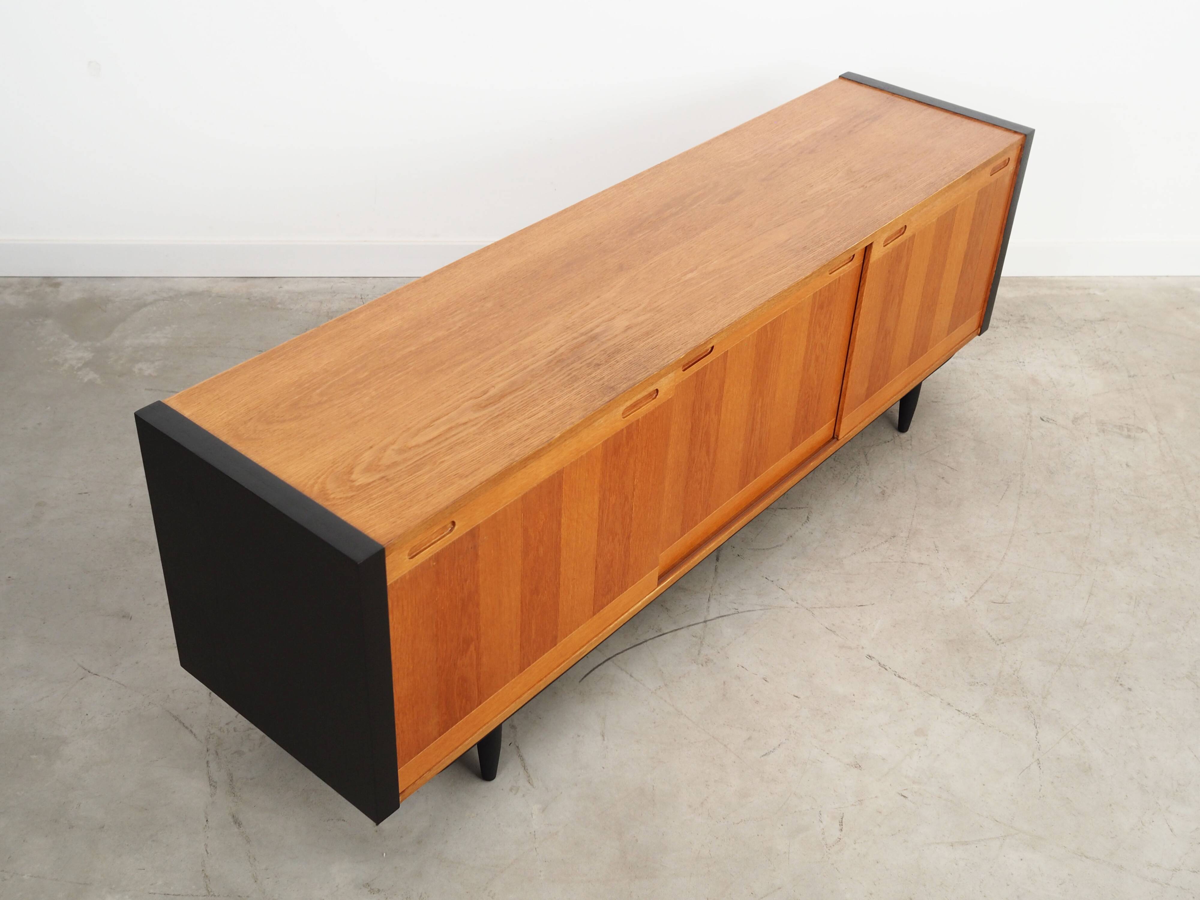Buffet en frêne, design danois, années 1970, production : Skovby Møbelfabrik