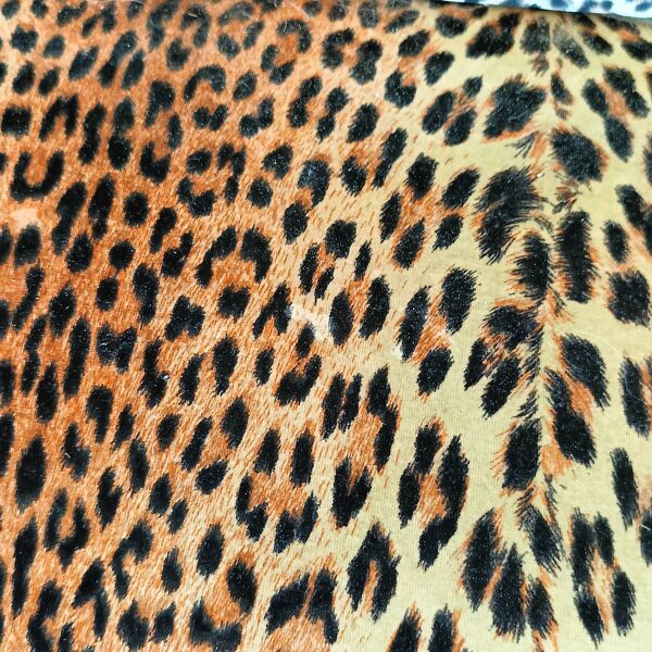 Canapé avec garniture léopard