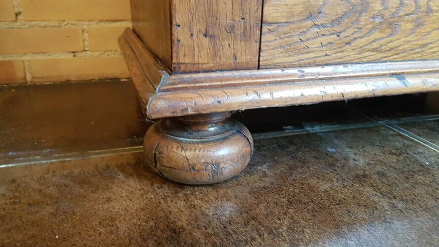 Low buffet in solid oak