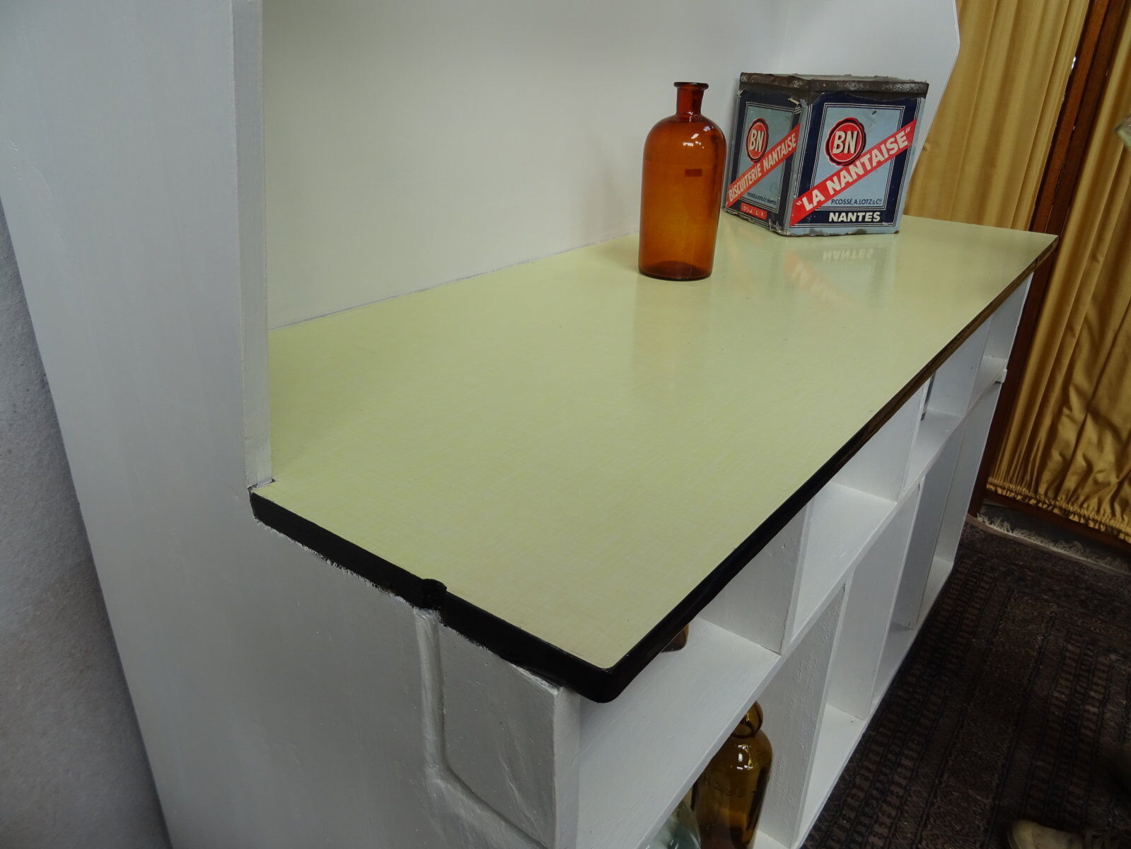 Grocery shelf counter