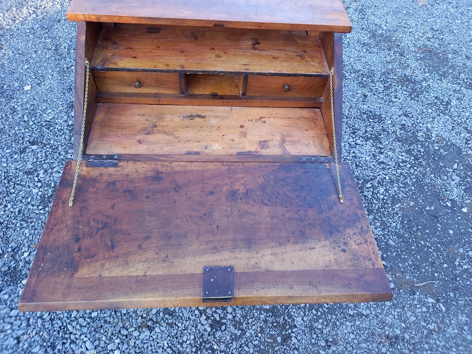 Speed bump desk Louis XVI