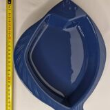 Plat de service en céramique bleu en forme de poisson signé Émile Henry