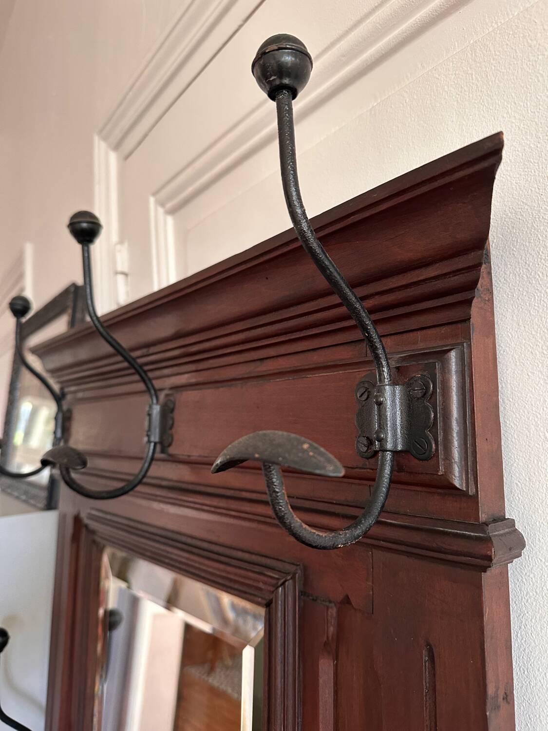 Wall mounted coat rack