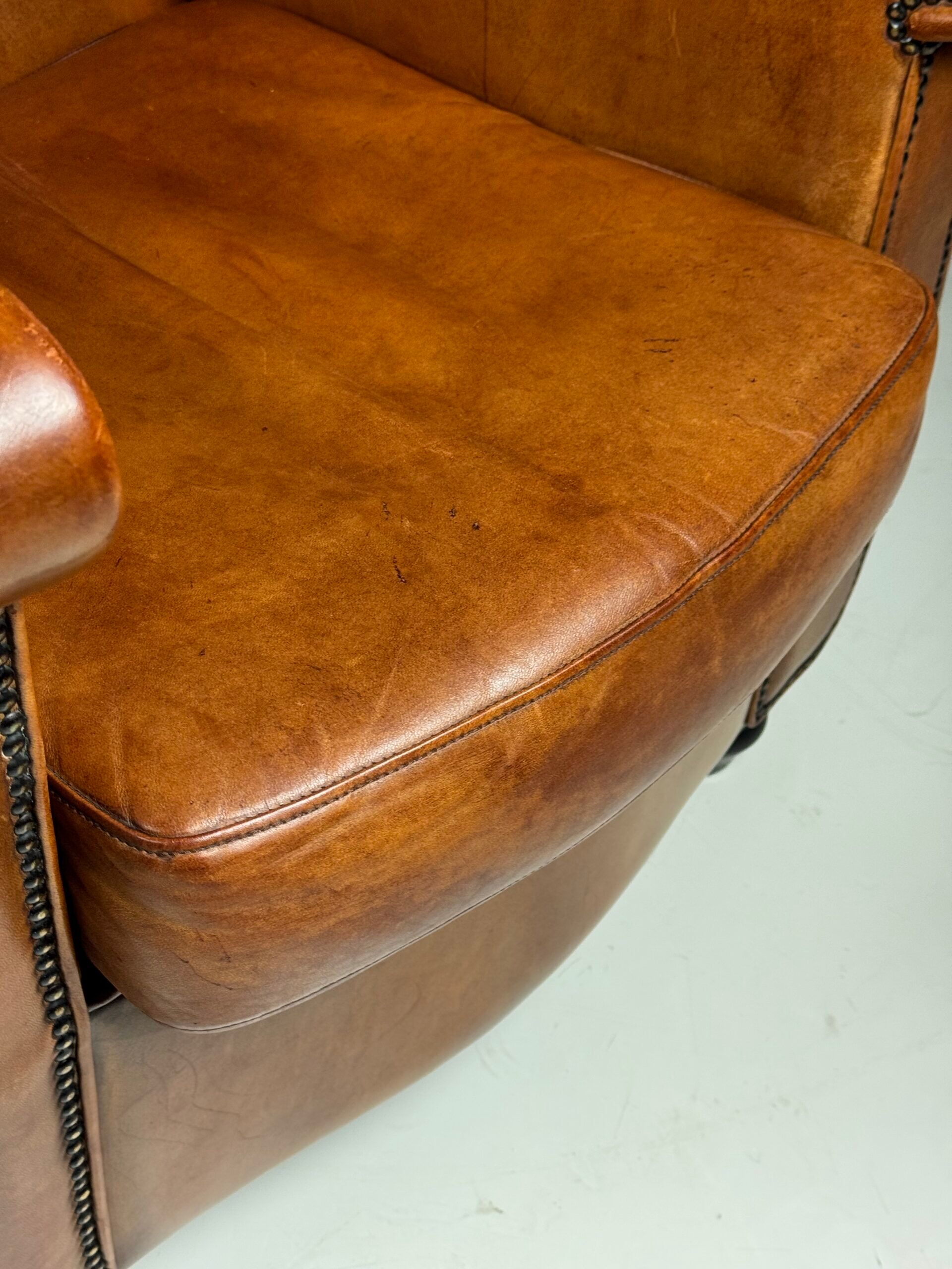 Set of 2 sheepskin club armchairs