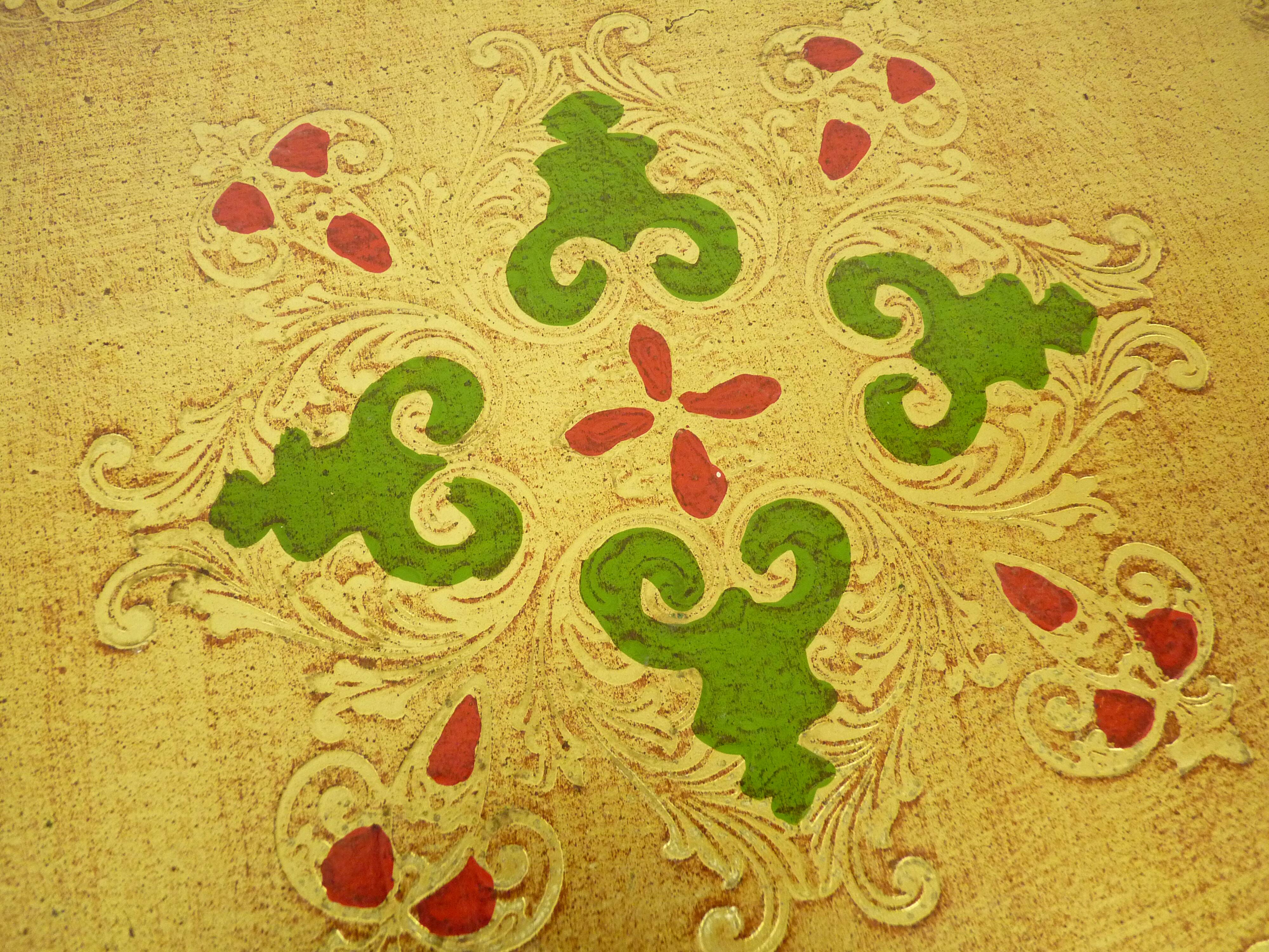 Hand-painted green and gold Florentine tray. Vintage 1950