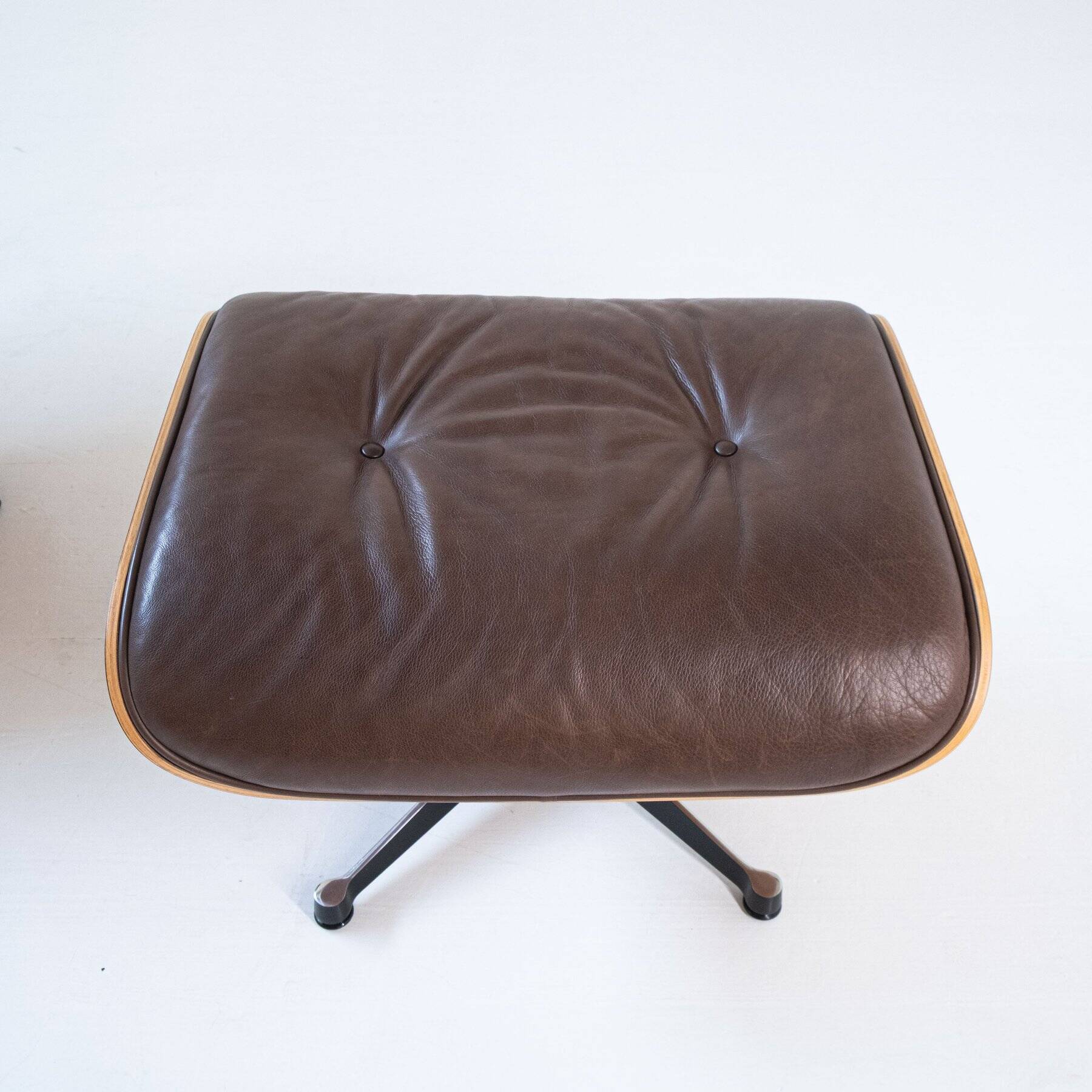 Vitra Eames Lounge Chair & Ottoman – American Cherry